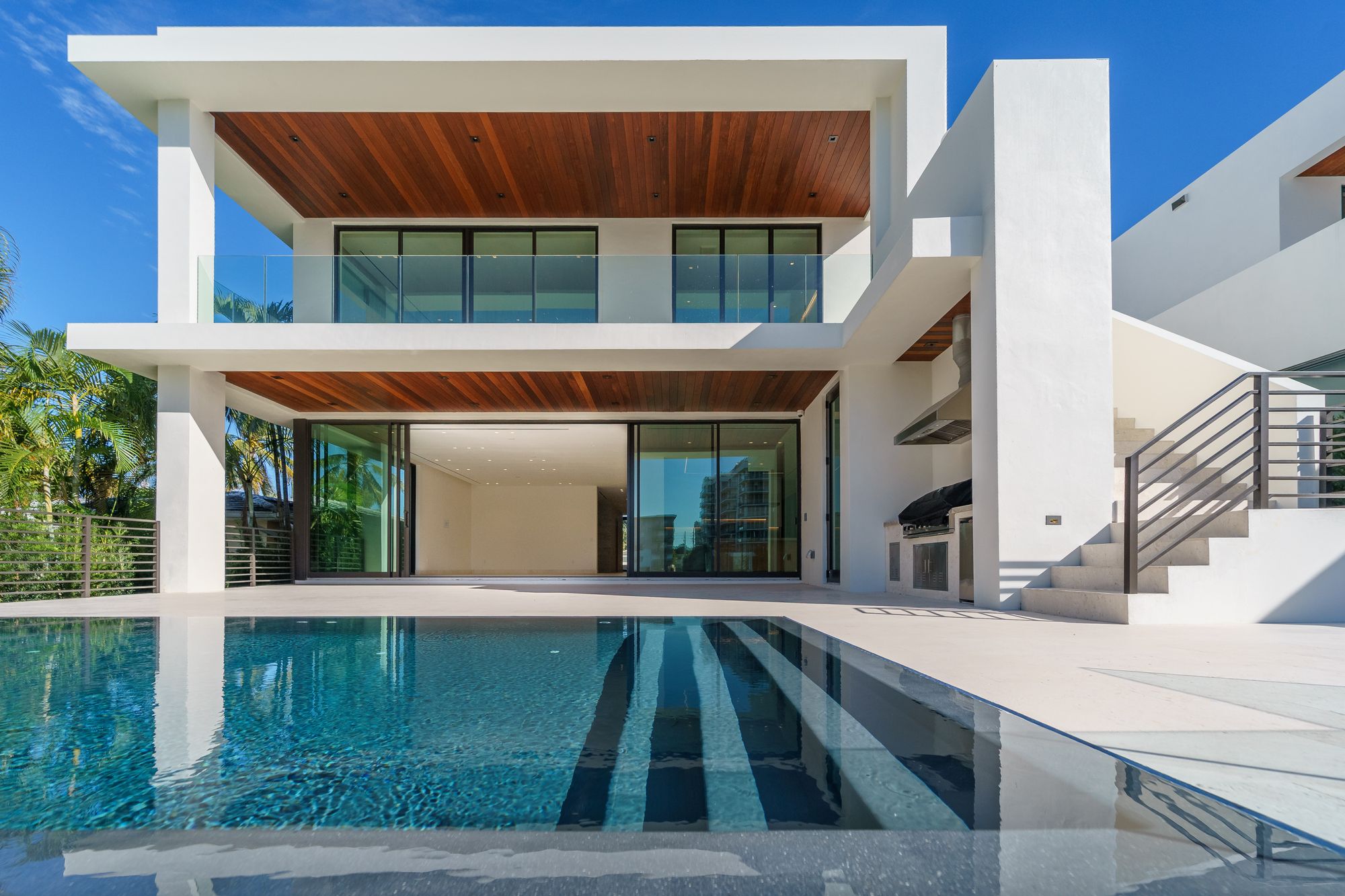 diseño casa con piscina moderna minimalista
