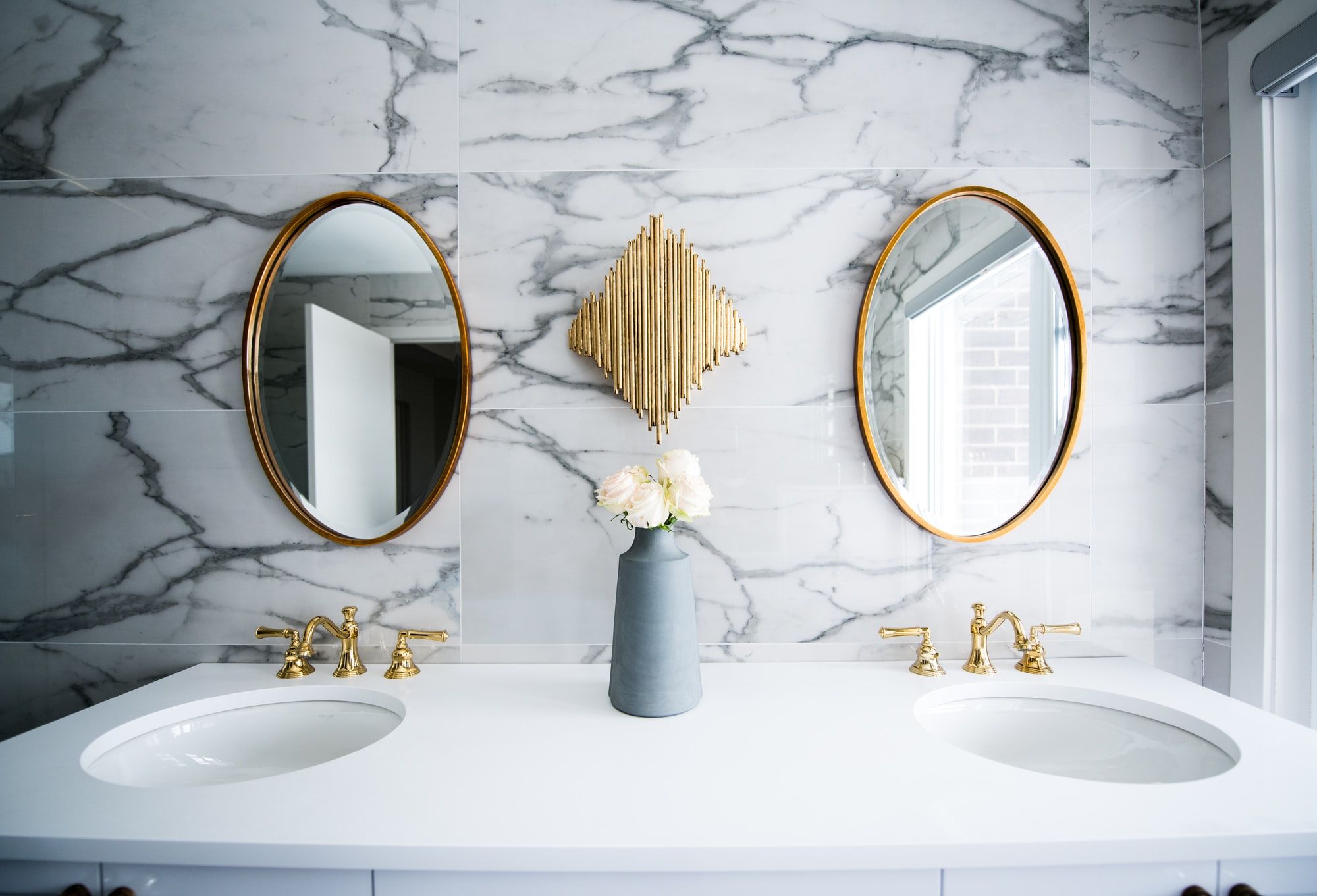 Couleur salle de bains – idées sur le carrelage et la peinture  Design  moderne de salles de bains, Couleur salle de bain, Salle de bain design