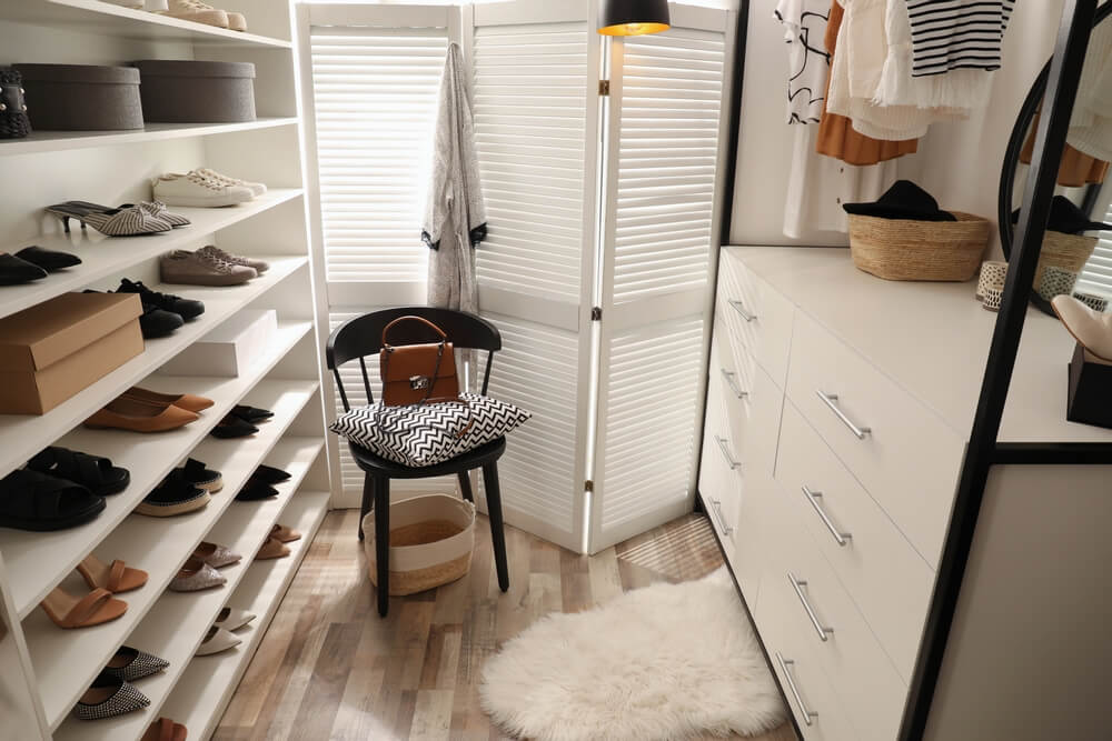 Designing an Efficient Bedroom Closet Organizer - Imagine the Room