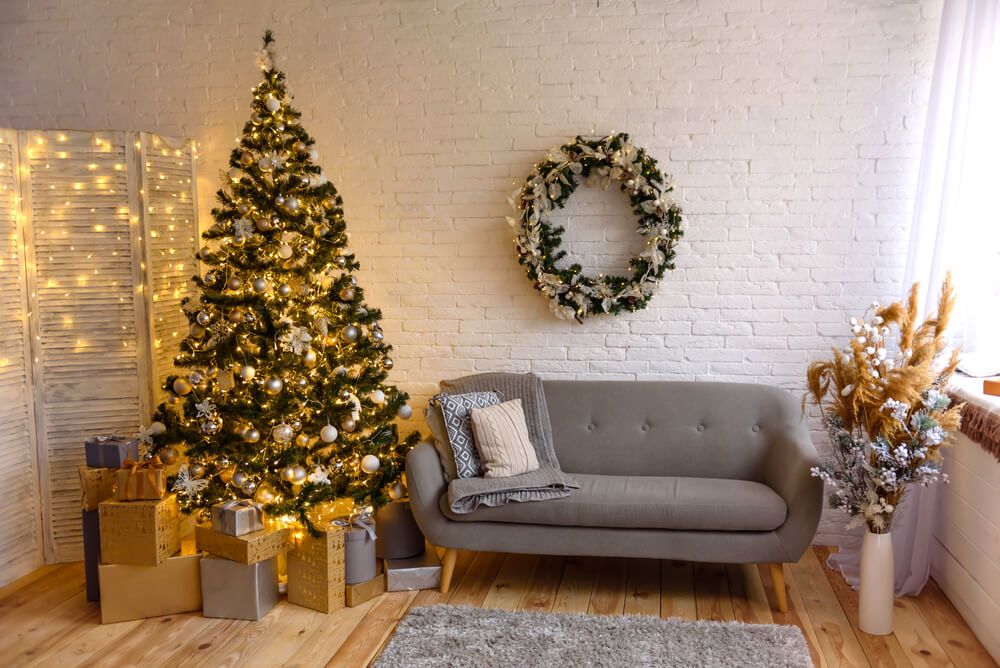 gold and white themed christmas tree
