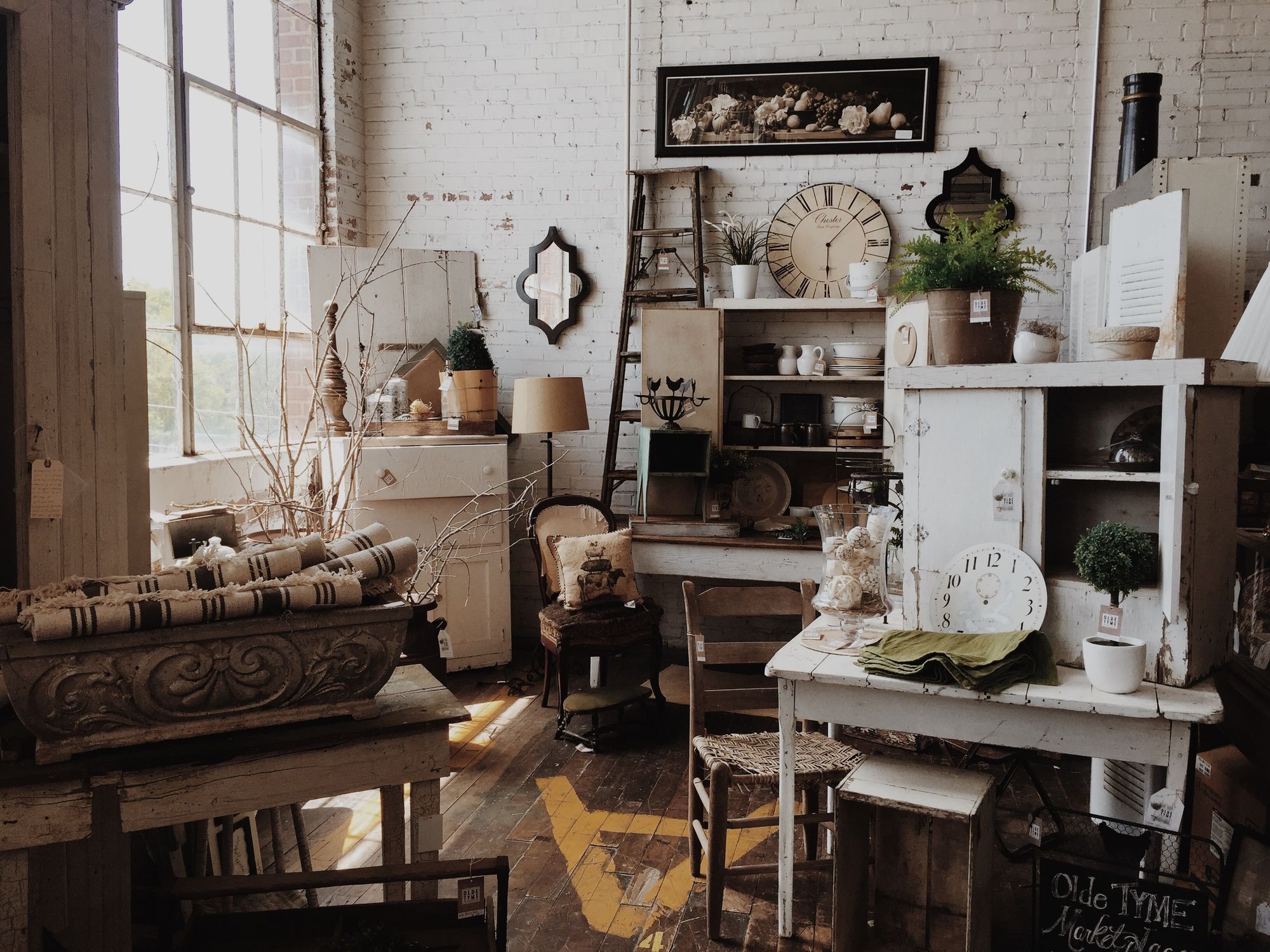 tienda de decoración de muebles vintage o antiguos