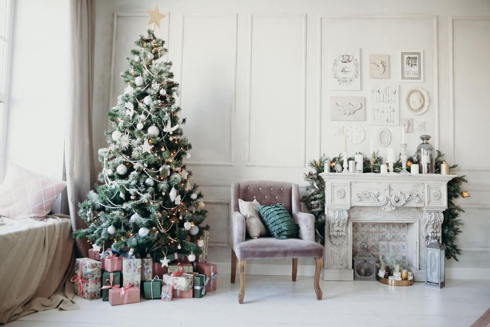 Monochromatic white christmas decor