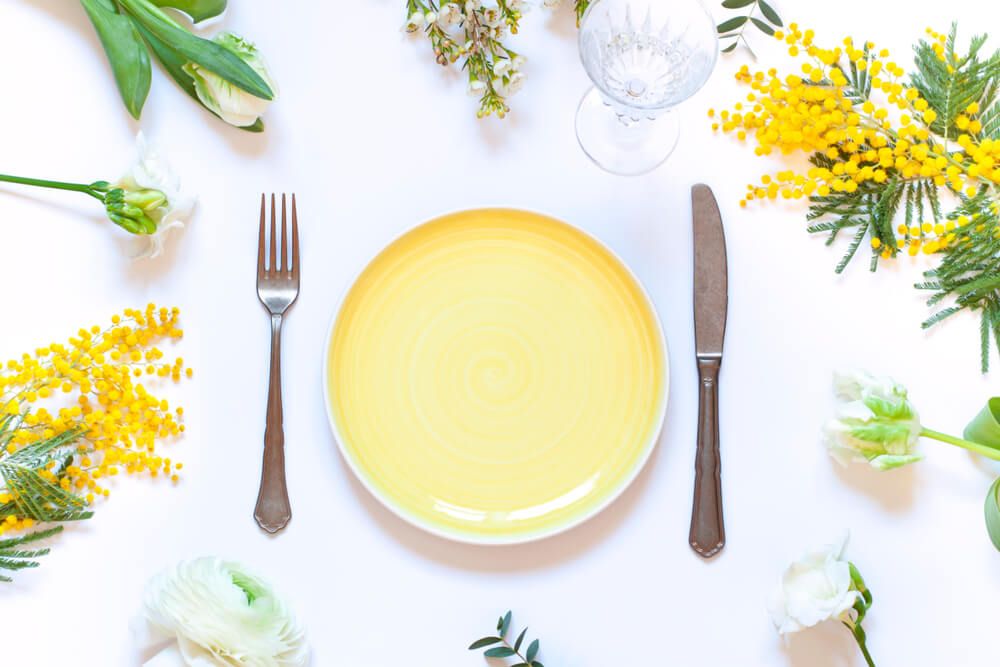 Spring floral table settings with spring flowers.