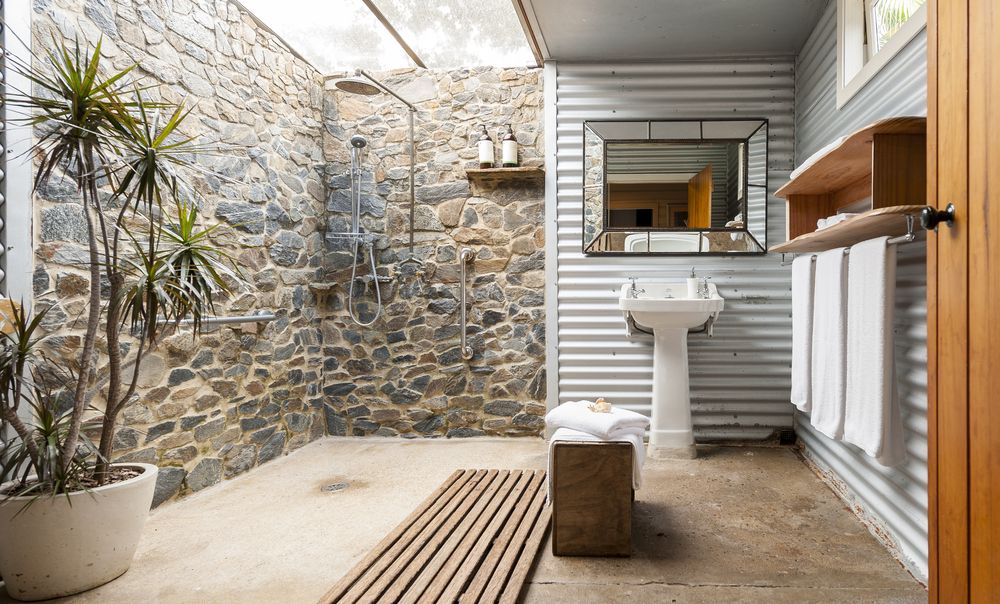 luxurious indoor/outdoor bathroom