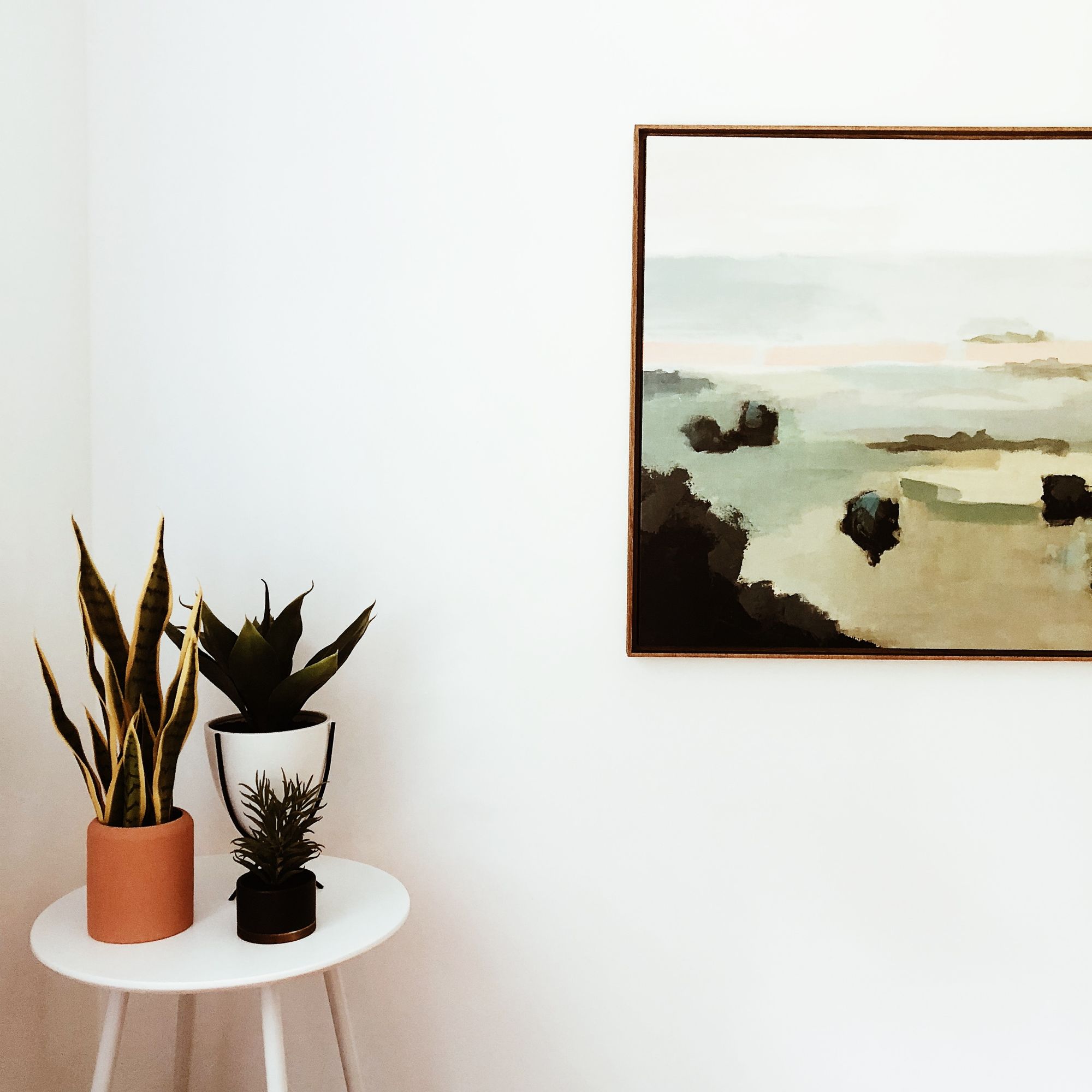 Cómo colgar bien un cuadro y cómo exponer arte en casa