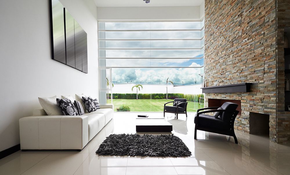 Ein minimalistisches Wohnzimmer