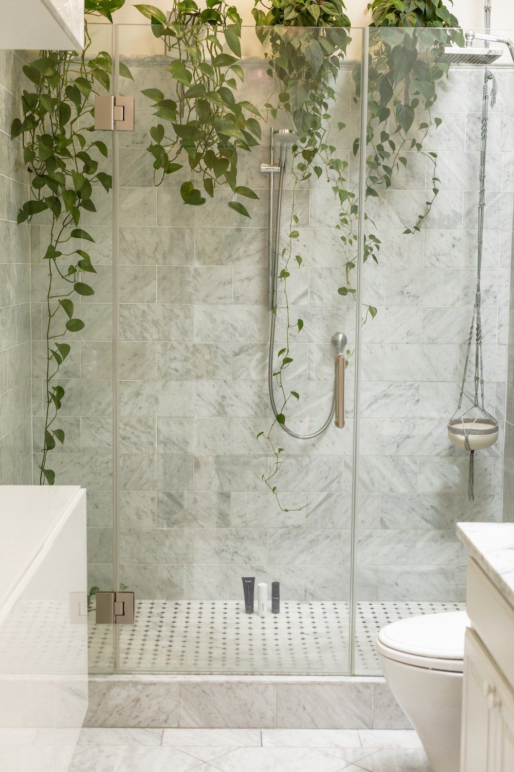 Banheiro com ducha | Curologia / Unsplash