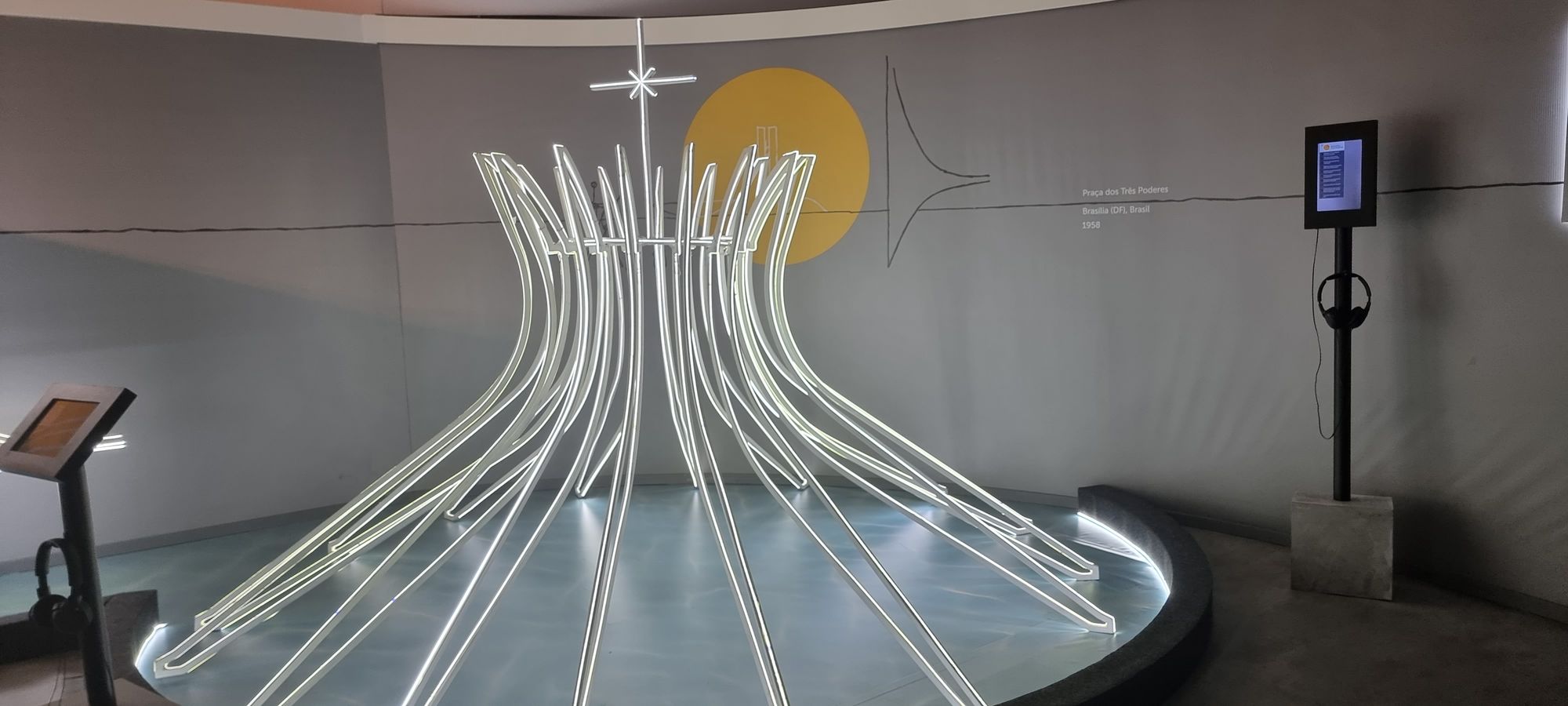 Exposição Oscar Niemeyer