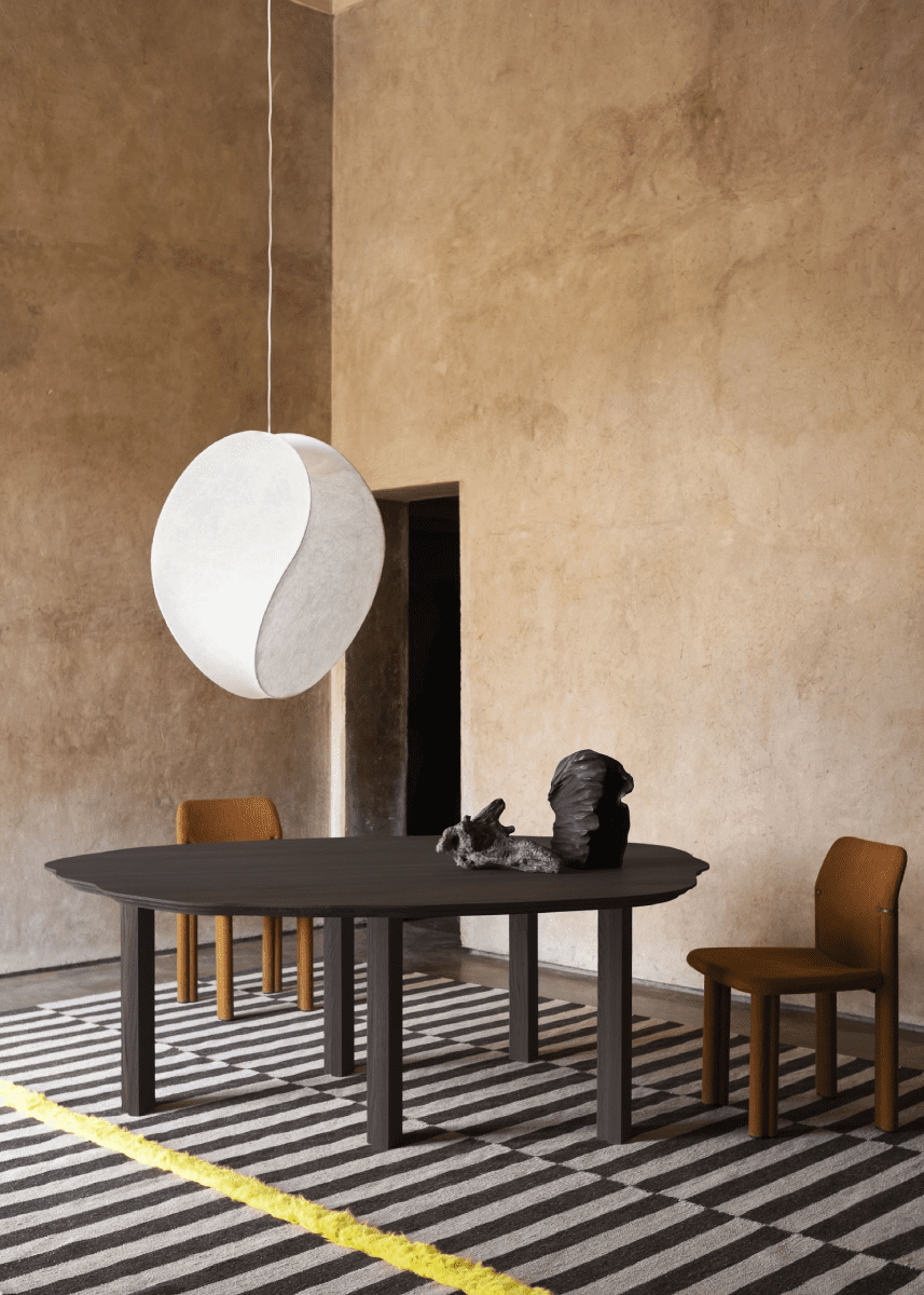 comedor moderno en tonos neutros de diseño de tacchini