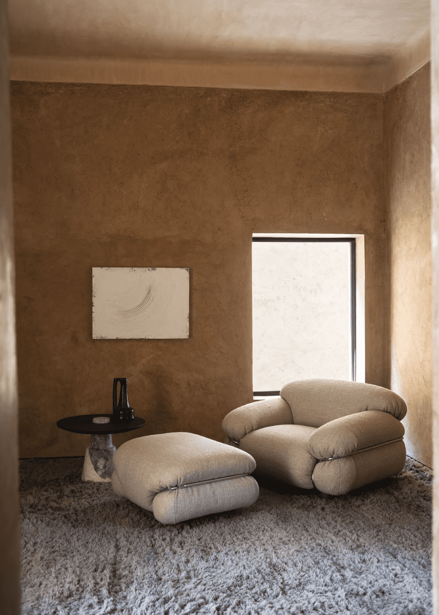 sala de estar de diseño con sillón blanco moderno de tacchini