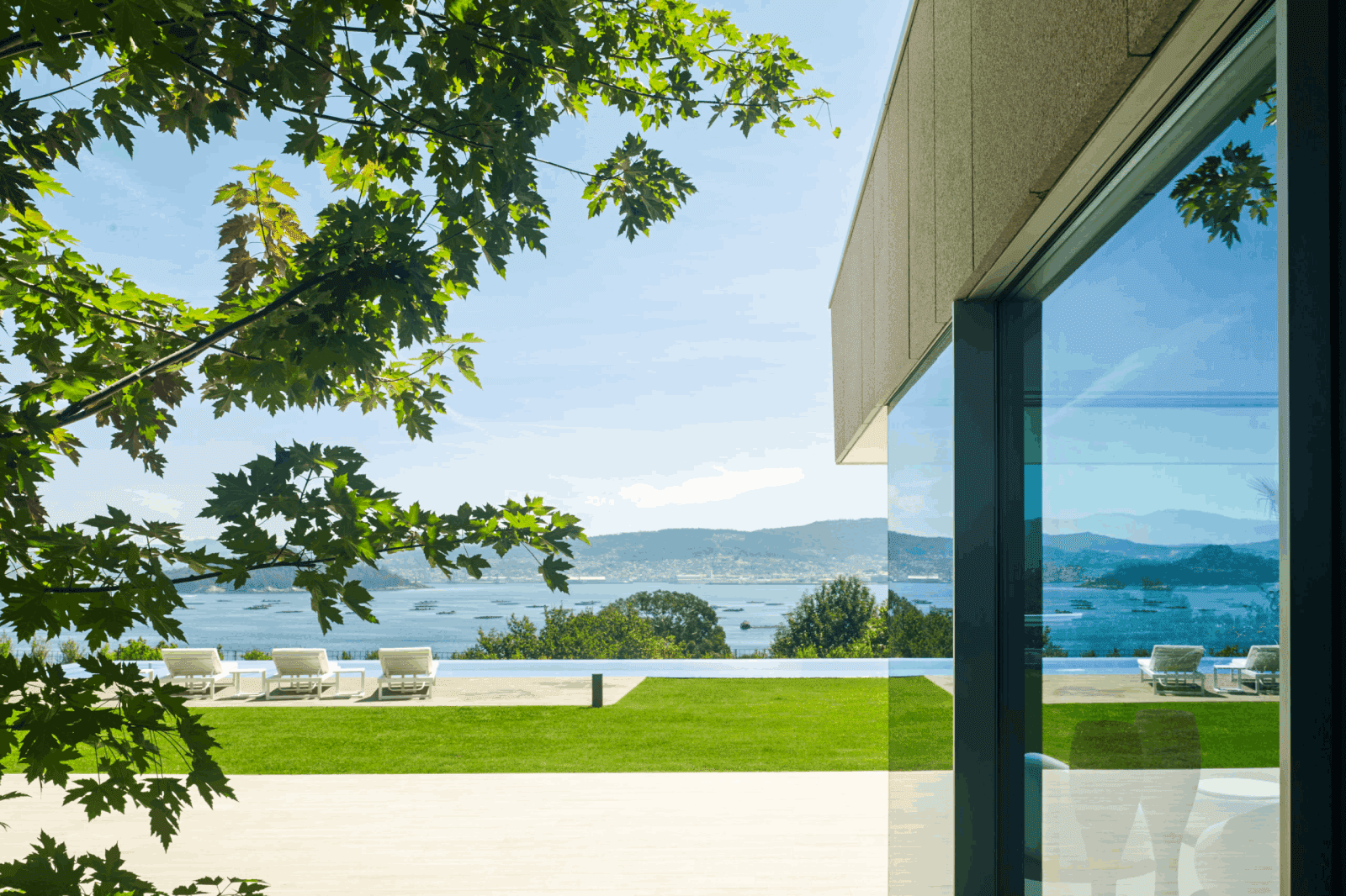 casa de lujo con vistas al mar en Galicia, mansión de paco galiñanes estudio