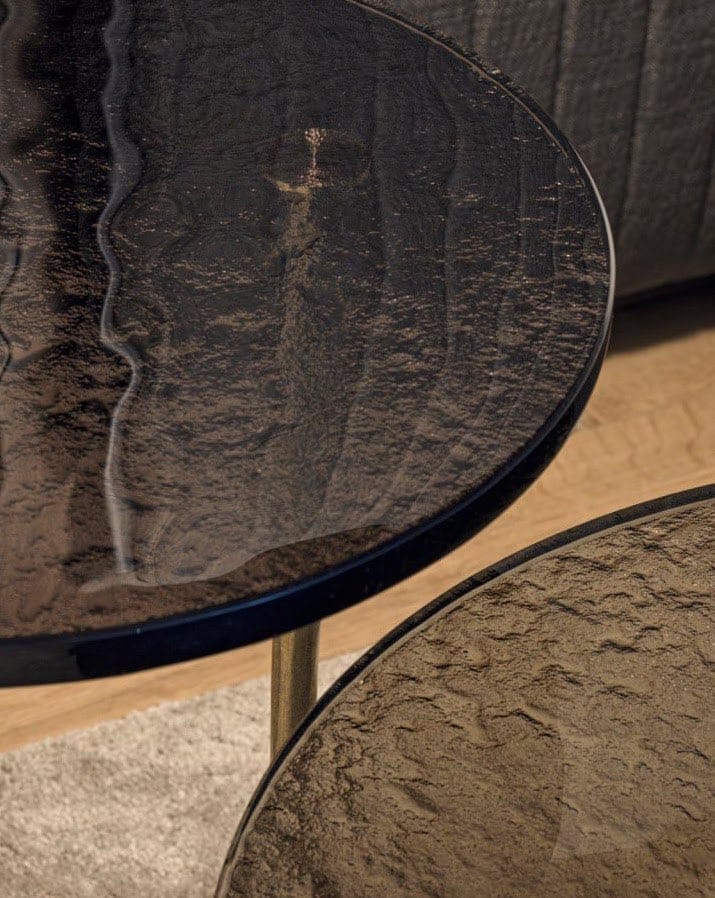 luxury coffee tables with textured glass top by molteni&c