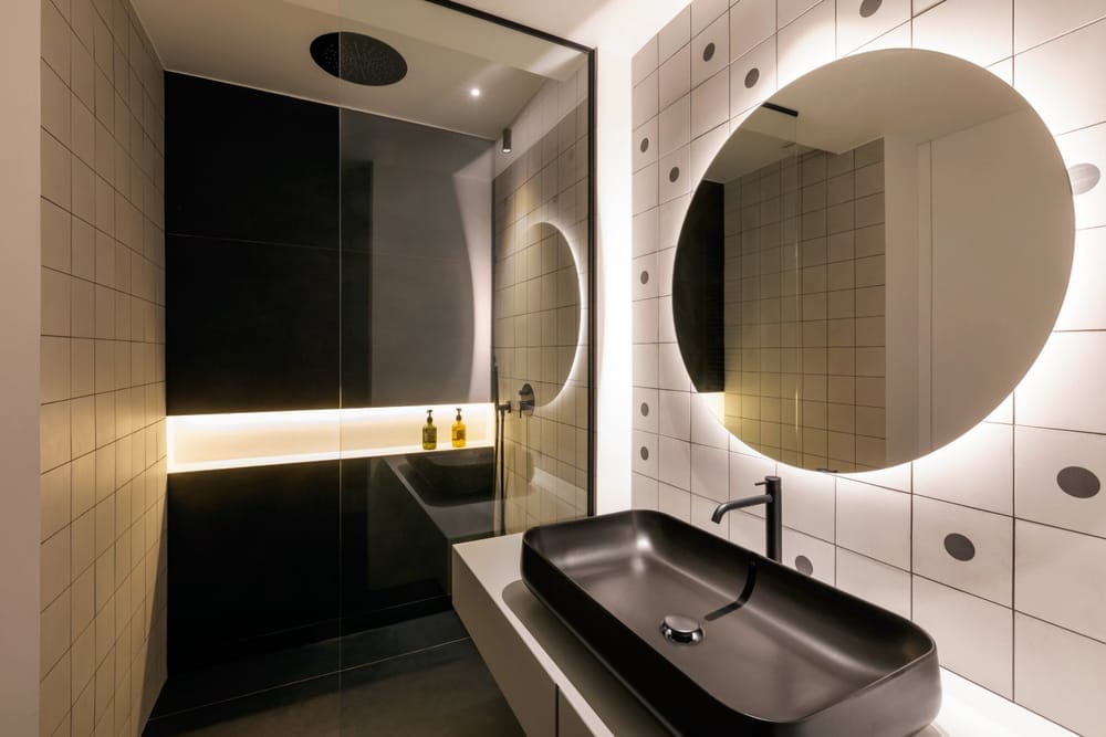 banheiro moderno em cor preta minimalista
