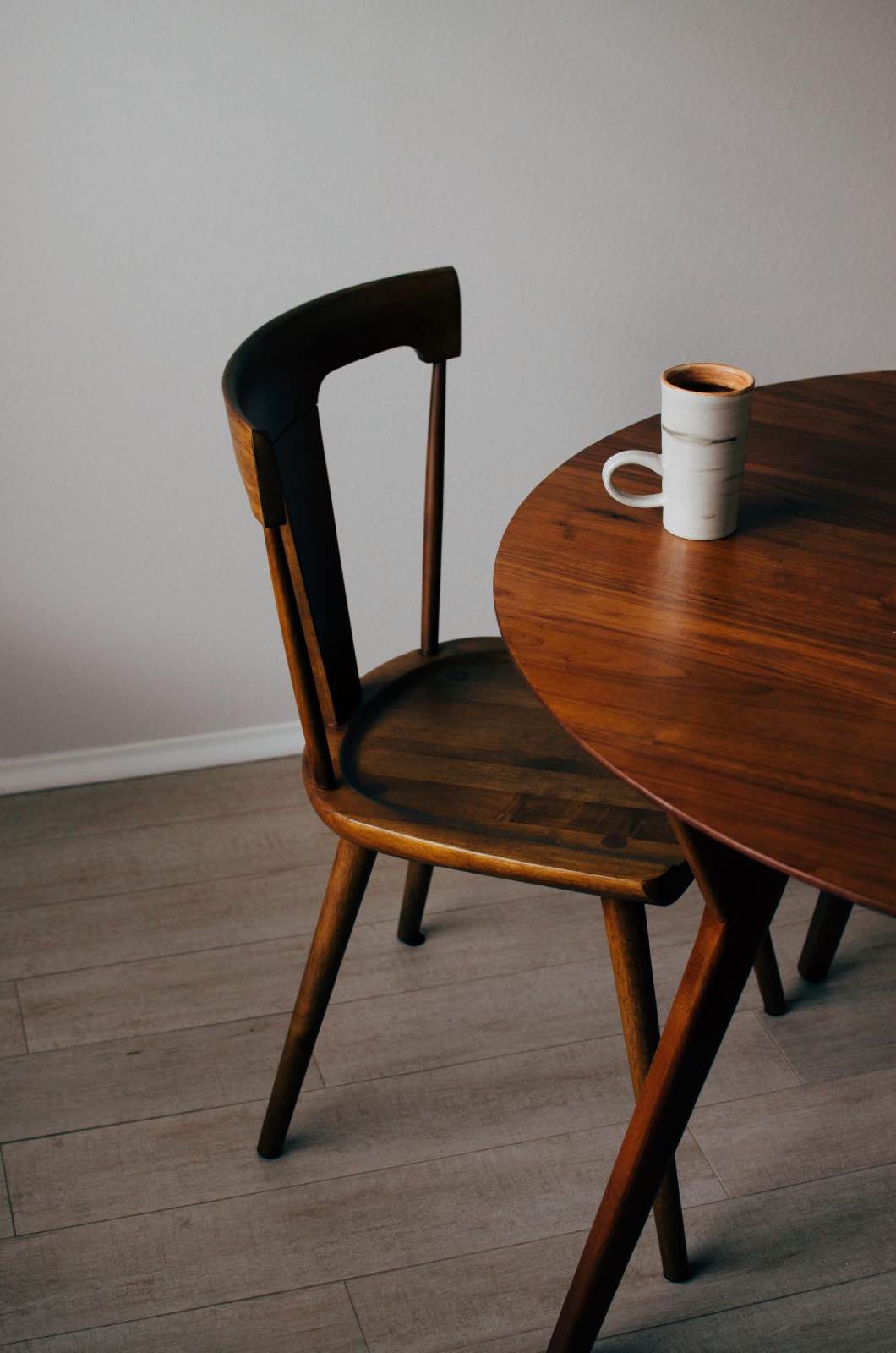 muebles de madera de segunda mano, silla y mesa de comedor