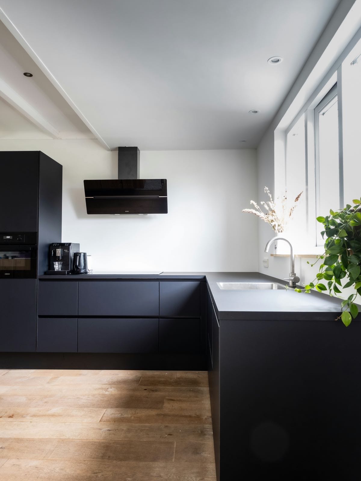 modern black kitchen with no backsplash
