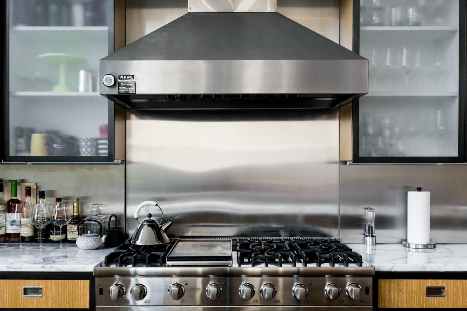 stainless steel nacksplash in modern kitchen at home
