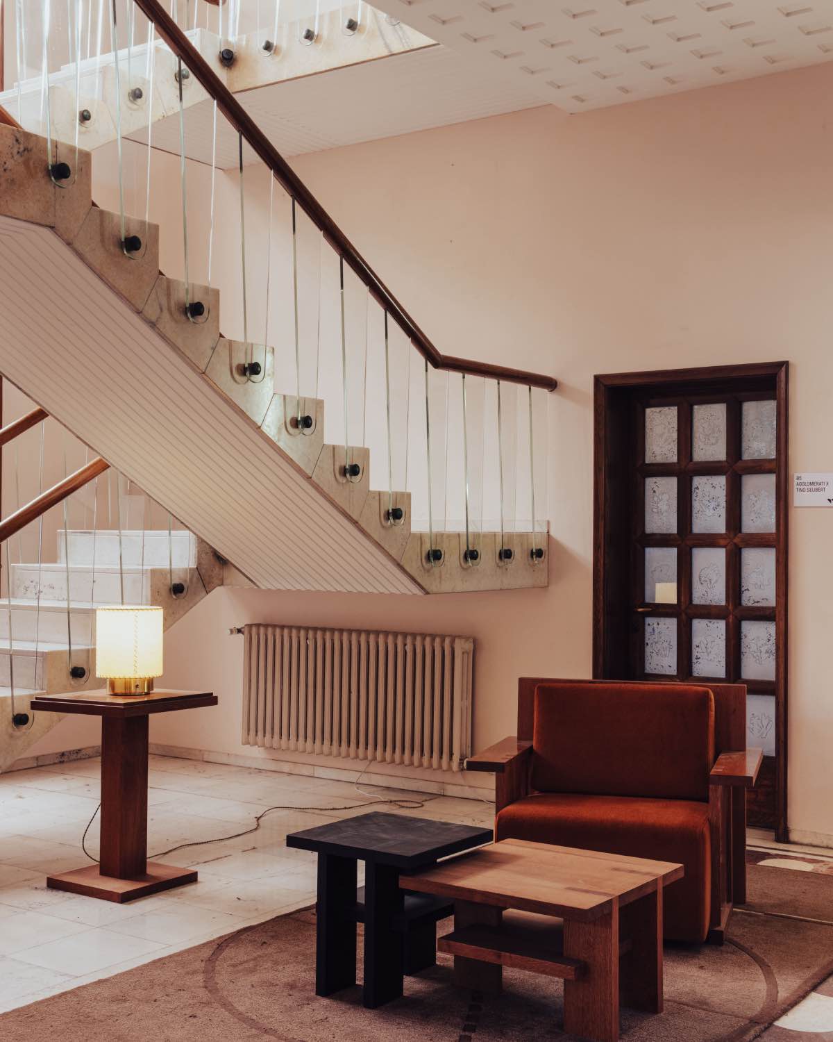 Alcova 2024 en Villa Borsani, muebles de diseño de madera