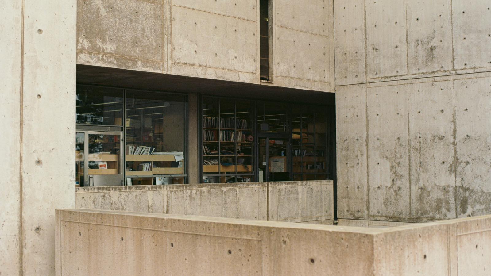 Salk Institute, California. biblioteca arquitectura brutalista, hormigón armado