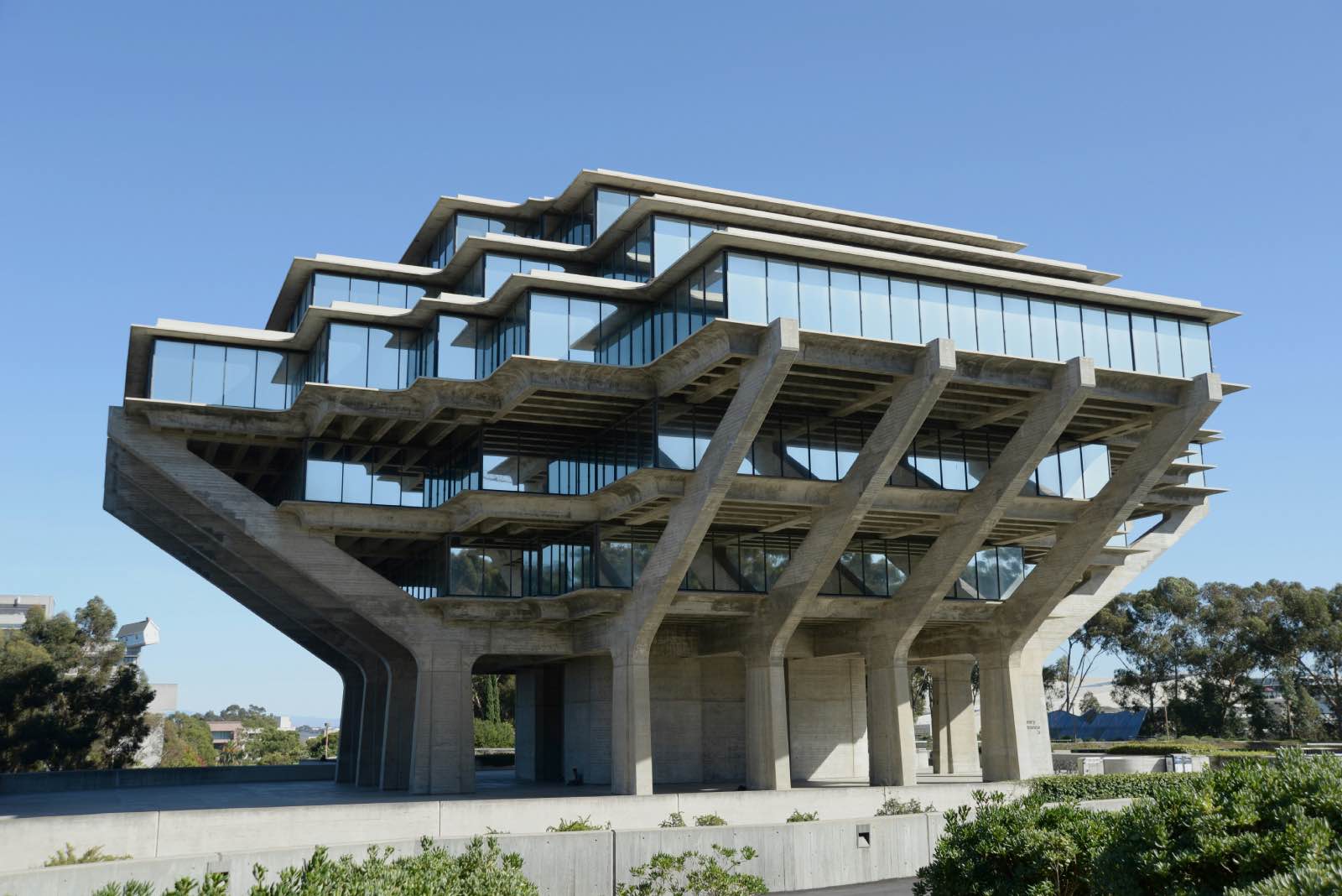 Biblioteca Geisel, california, arquitectura brutalista, hormigón y cristal