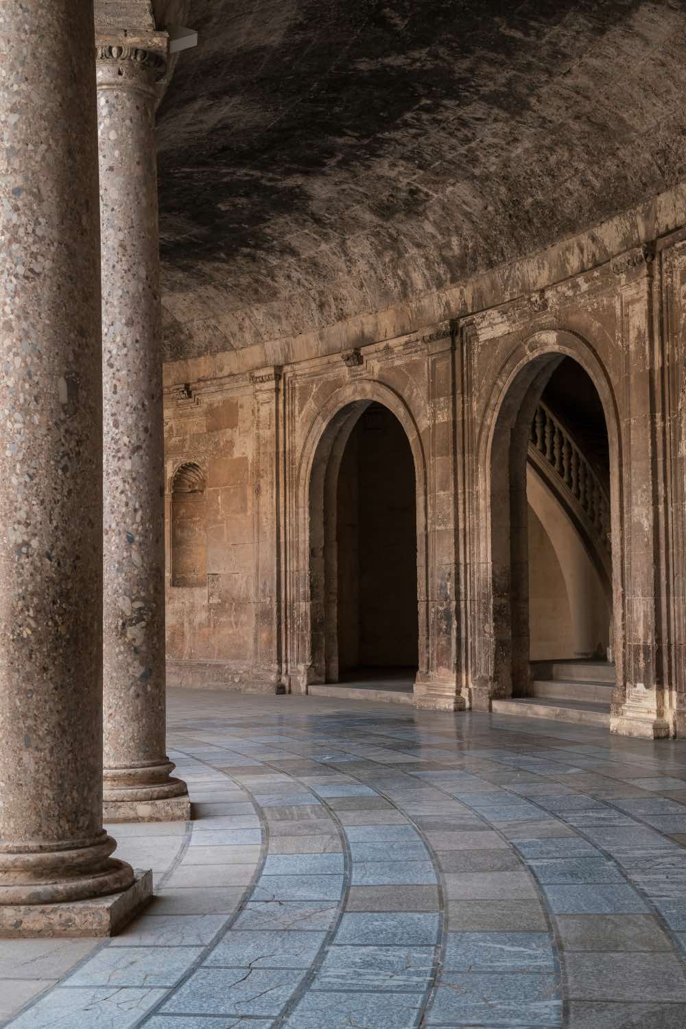 Patio del Palacio de Carlos V en Granada, arquitectura renacentista en españa