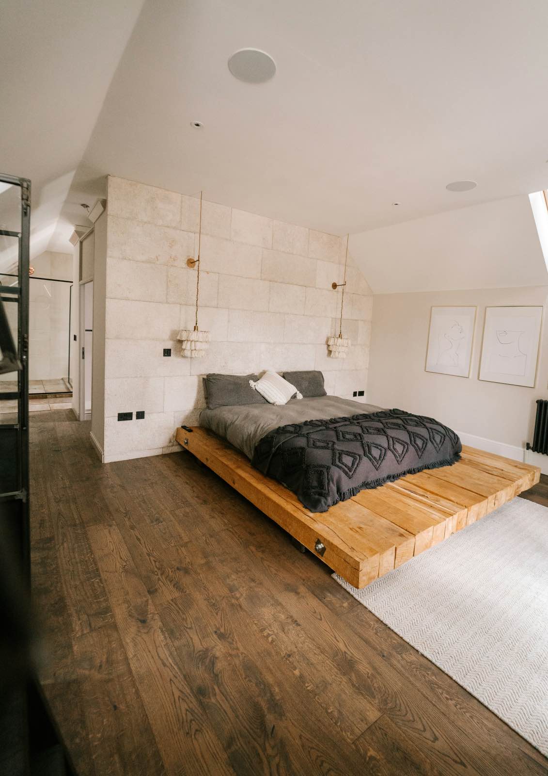 dormitorio de diseño rústico-moderno