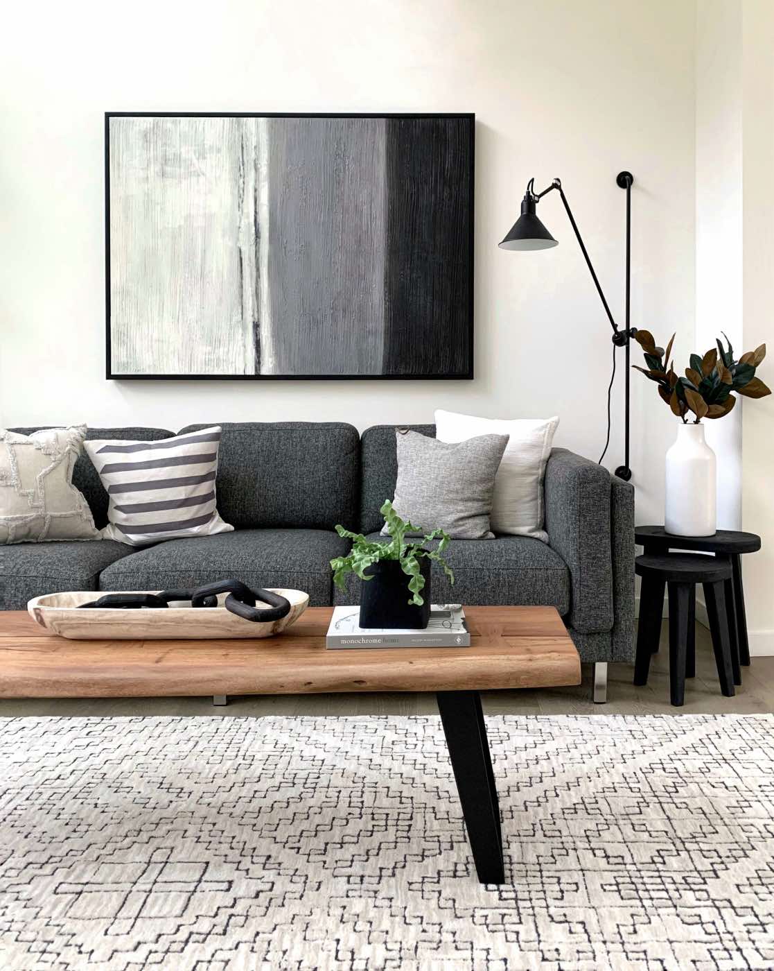 decoración de sala de estar moderna con sofá gris