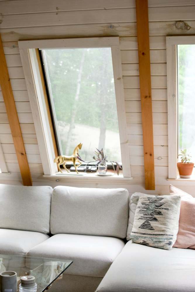 casa rustica moderna com sofá branco