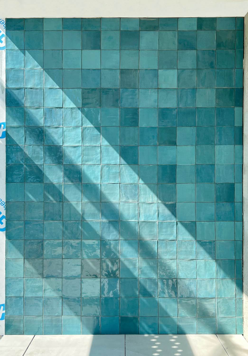 azulejos, arquitectura gallega: hotel en la costa de Paco Galiñanes Estudio