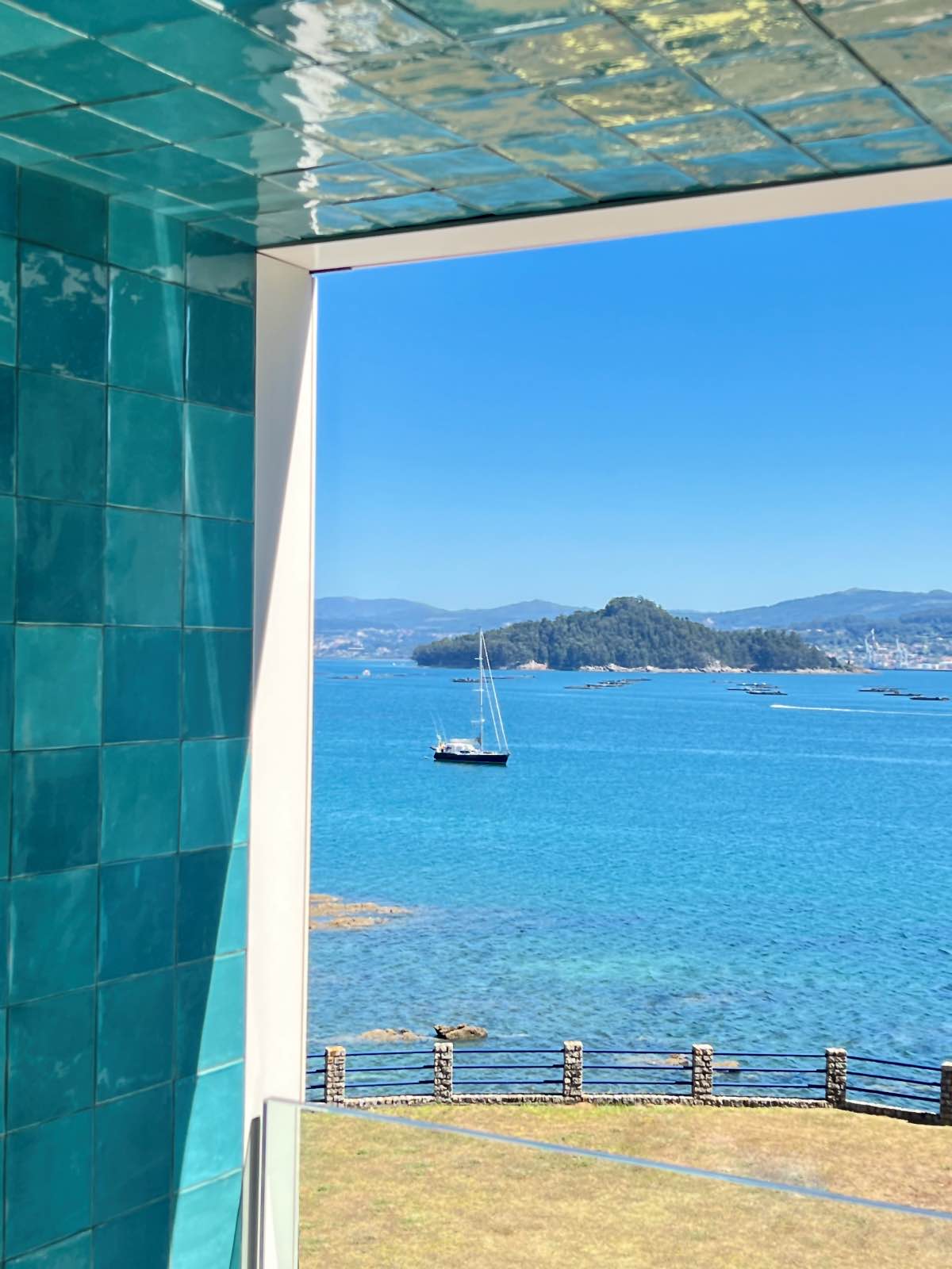 vistas al mar, arquitectura gallega: hotel en la costa de Paco Galiñanes Estudio