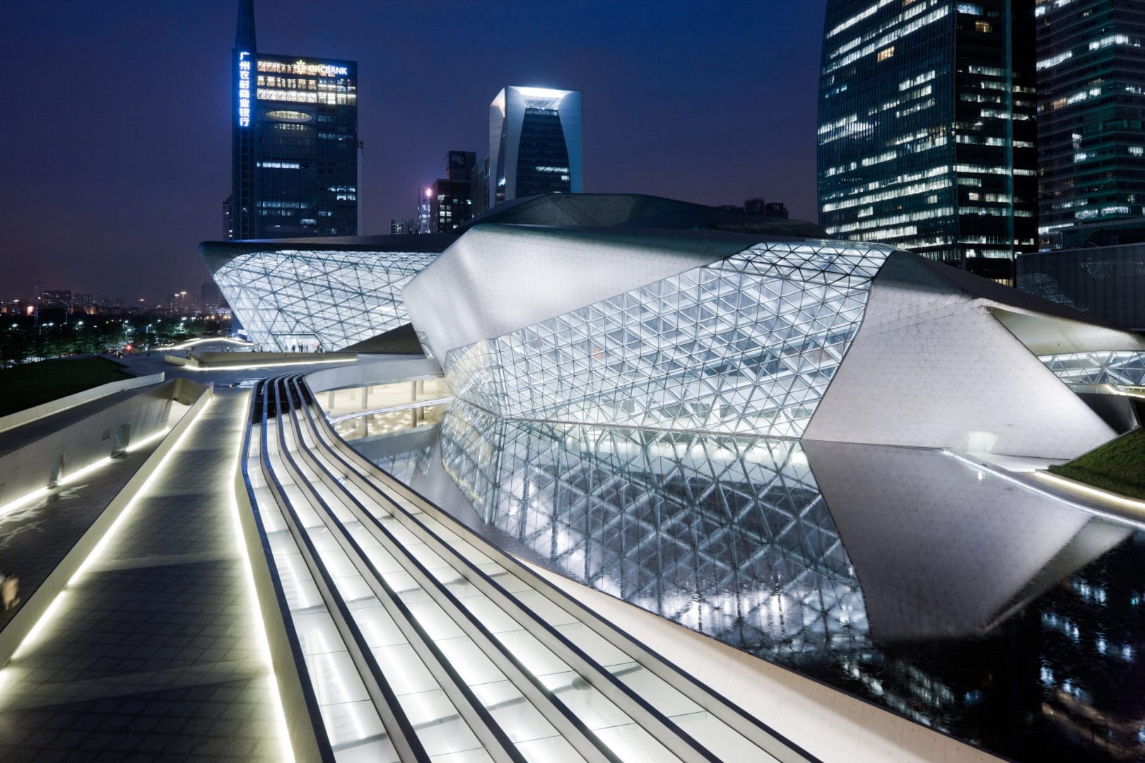 opéra de canton de zaha hadid