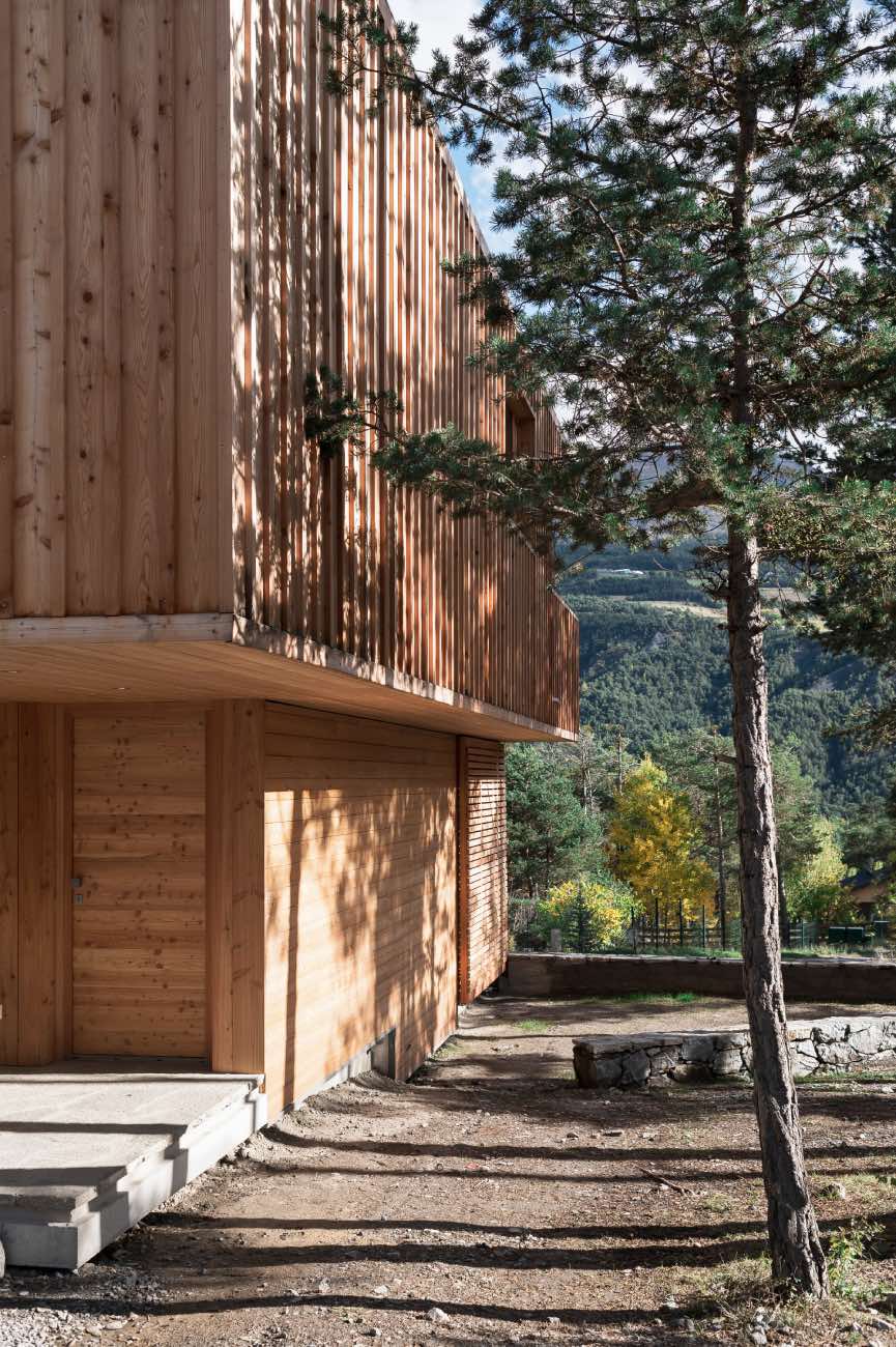 casa moderna de madera en la montaña, Alpes franceses