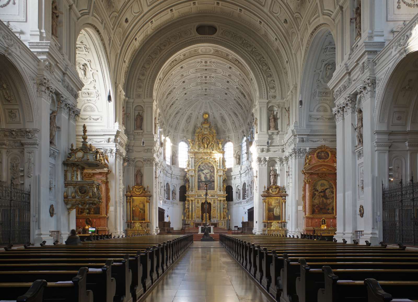 interior de Iglesia de San Miguel de Múnich, arquitectura barroca alemana