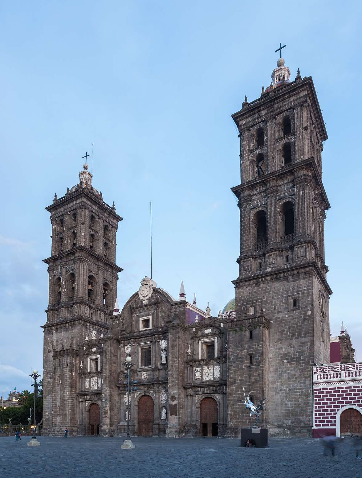arquitectura barroca en mexico, catedral de puebla, fachada de piedra