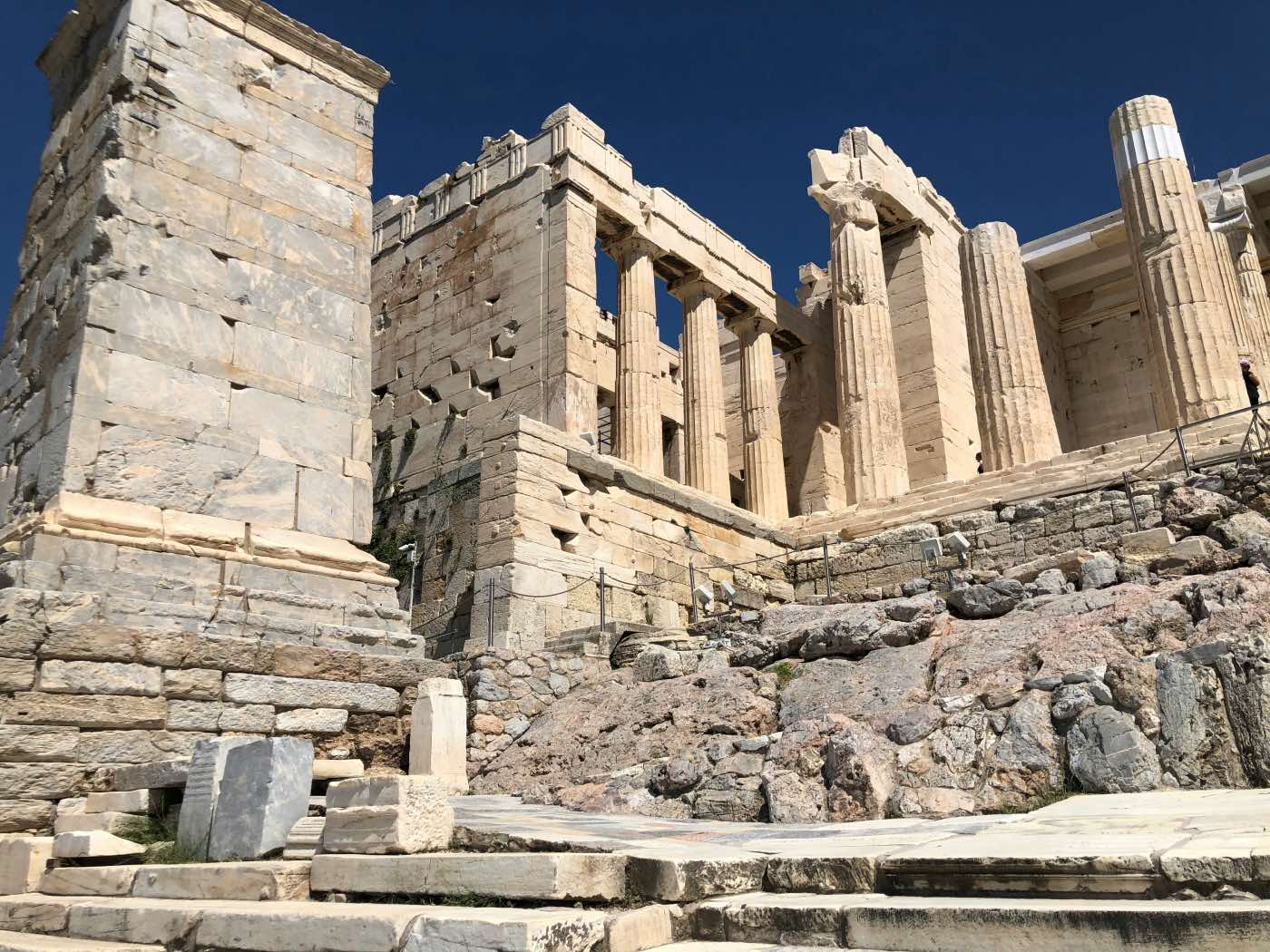 acrópolis atenas, templos de mármol, arquitectura griega antigua, columnas orden dórico
