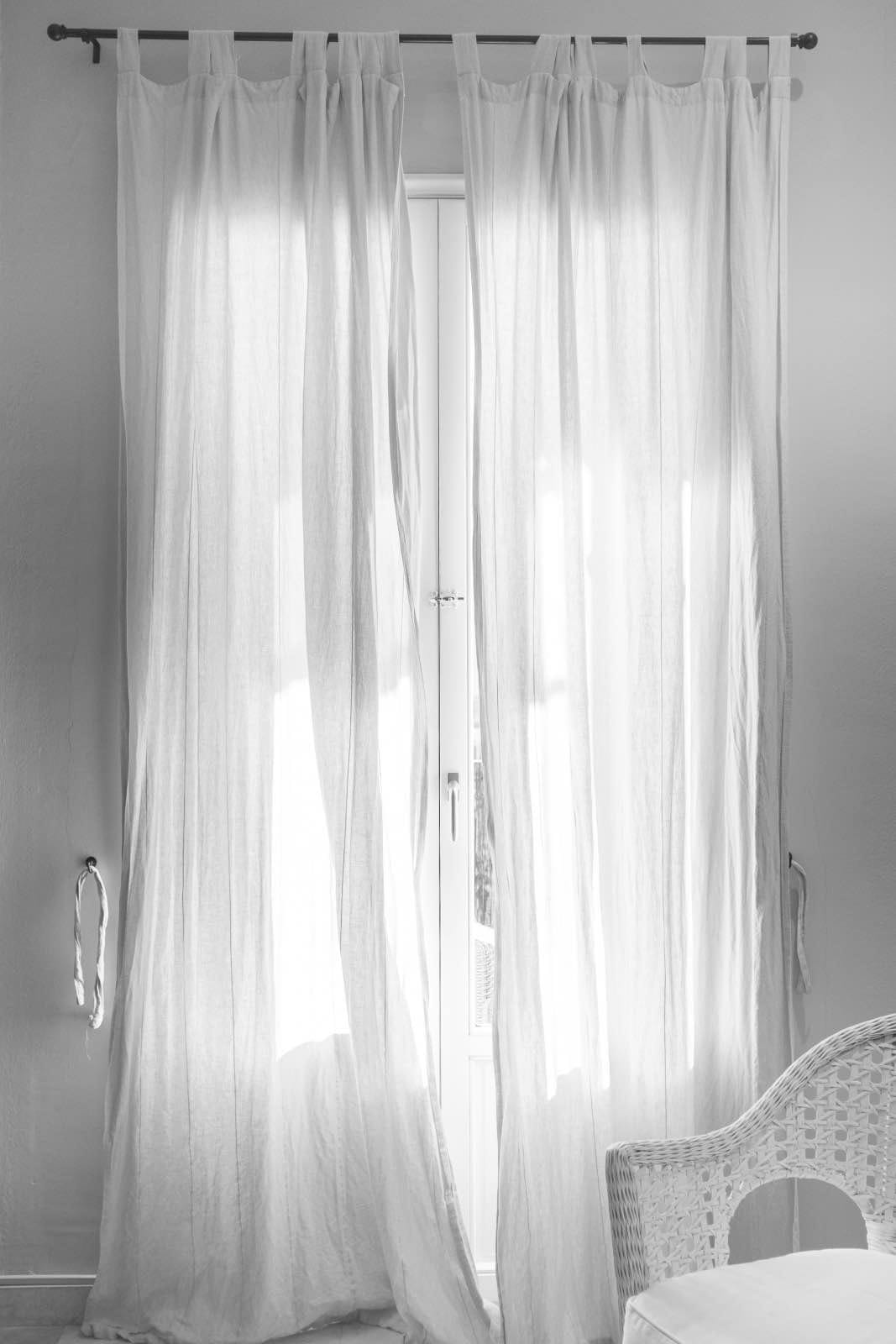 cortinas con trabas blancas, diseño de interiores