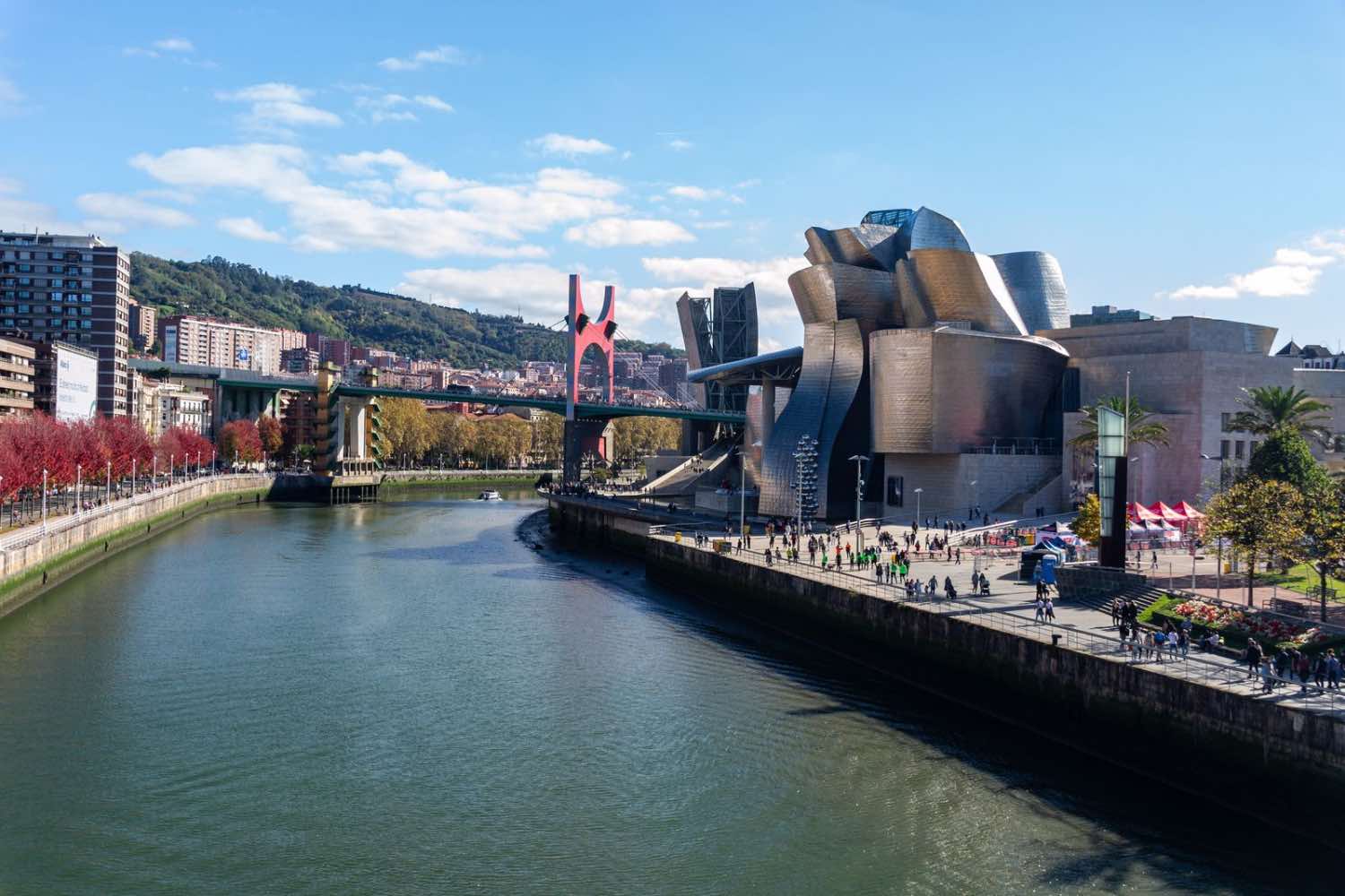 Museo Guggenheim de Bilbao, Frank O. Gehry, destinos para amantes de la arquitectura