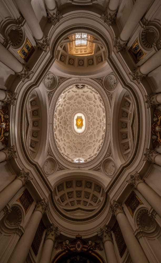 Innenansicht der Kuppel der Kirche San Carlo alle Quattro Fontane