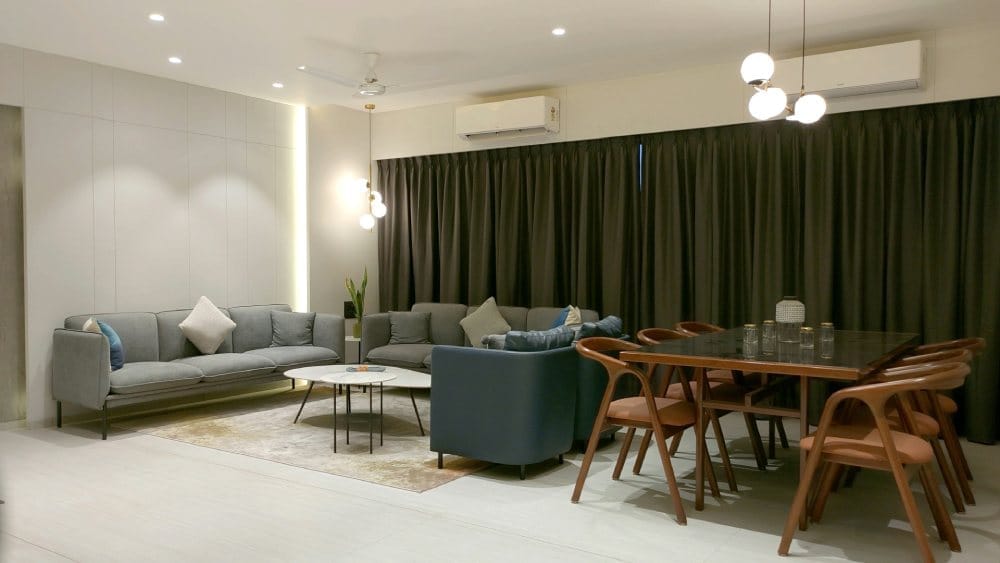 apartamento decorado com conceito aberto, porém zonas distintas para sala de estar e jantar
