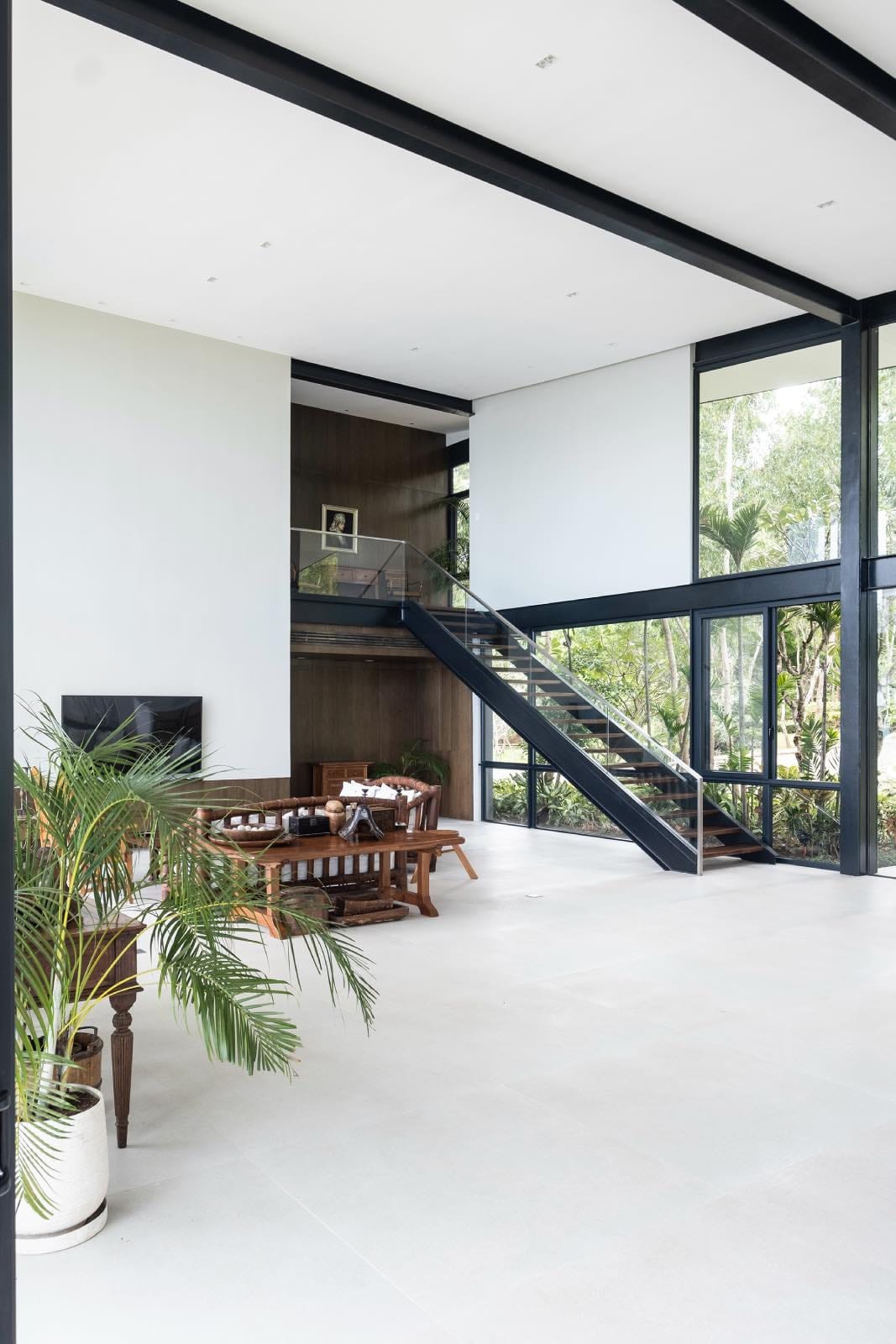 sala de estar en casa moderna de cristal, villa en filipinas de lujo