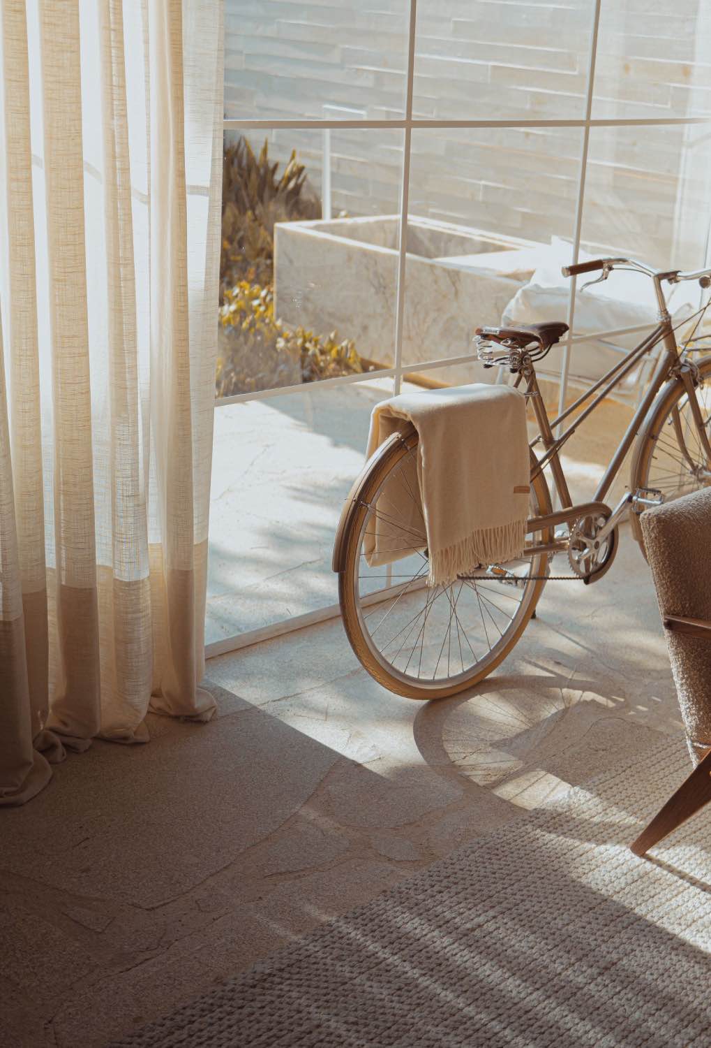 ventanales con cortinas de lino, decoración de lujo