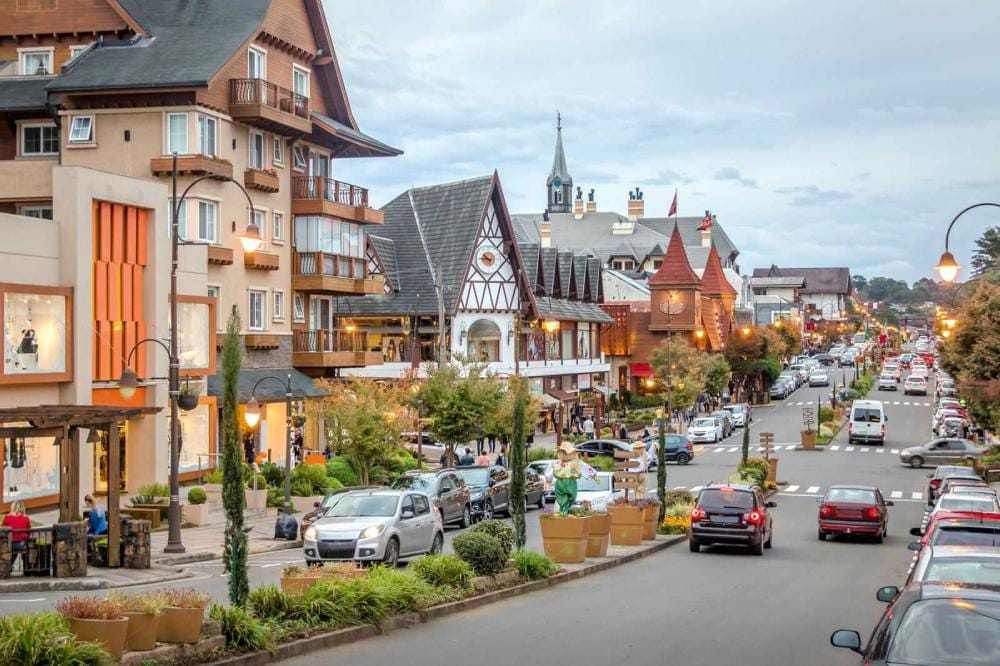 Foto de Gramado, sul do Brasil com Arquitetura que remete os chalés Suíços