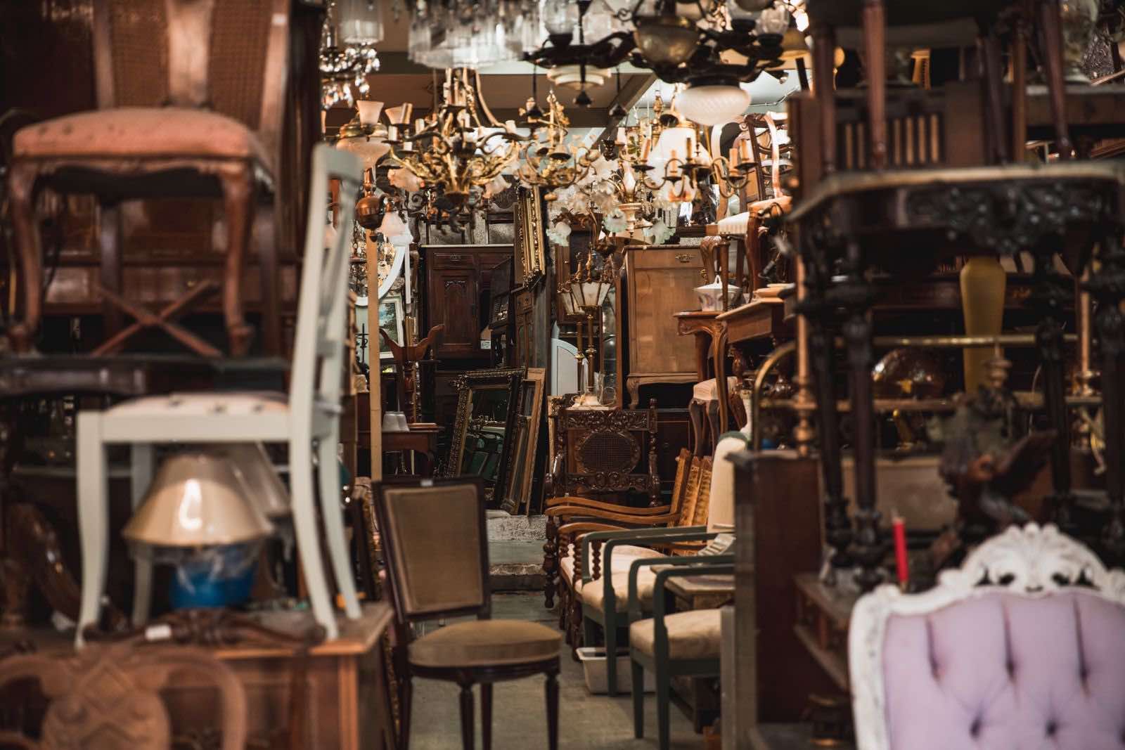 tienda de muebles de segunda mano, muebles vintage o de anticuario