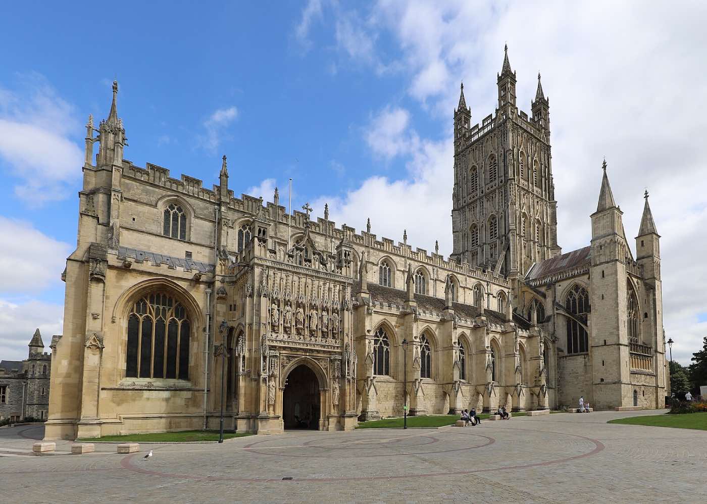 Arquitectura gótica, exterior de la Catedral de Gloucester.