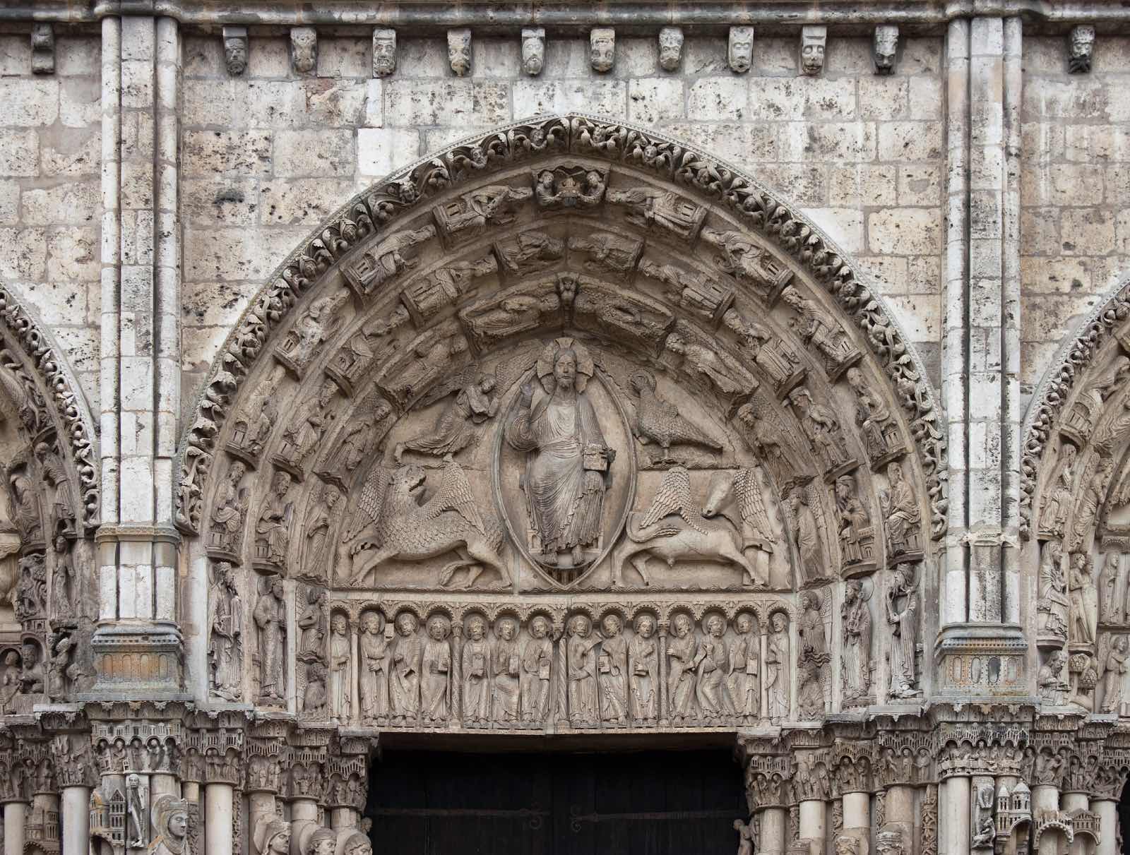 Arquitectura gótica y escultura, Portada de la Catedral de Chartres.