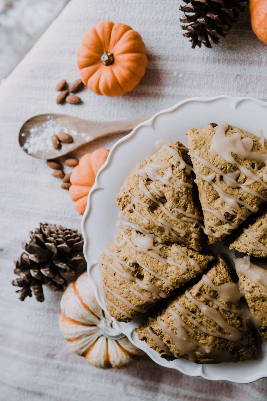 decoración de otoño con pastel otoñal