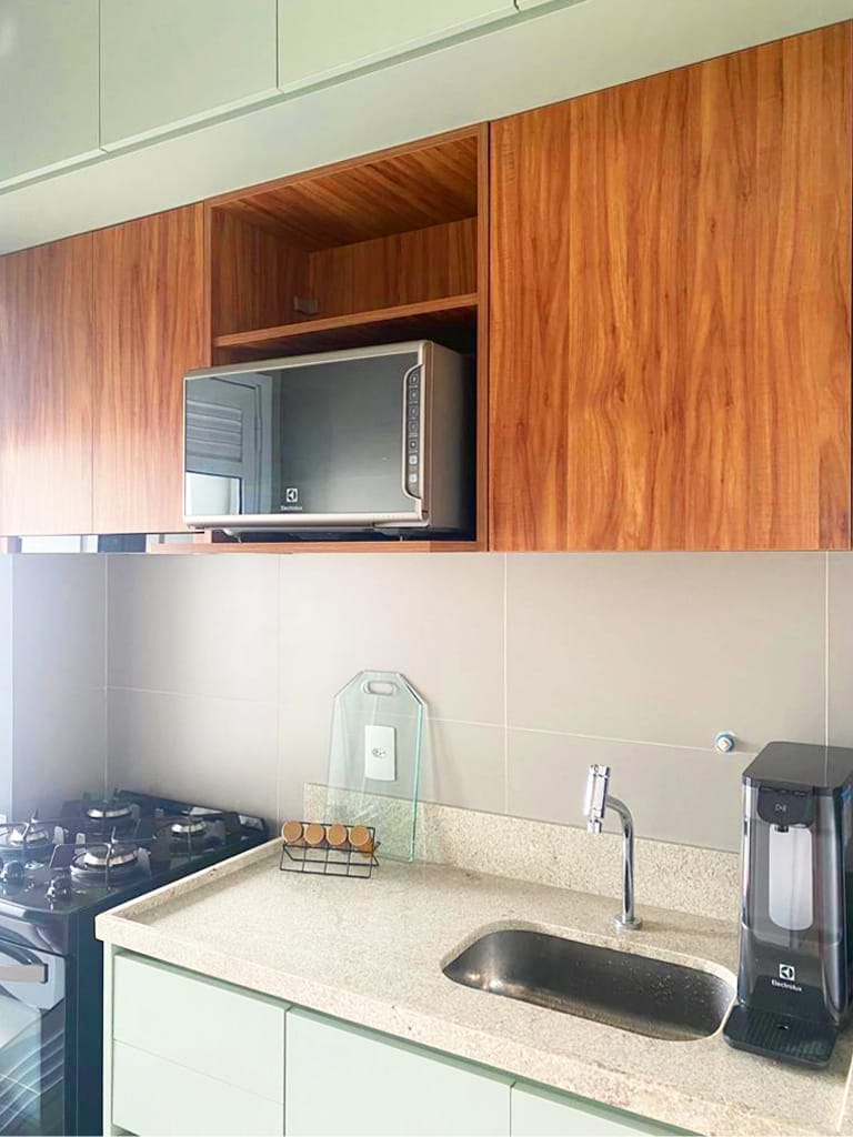 cocina,Reforma en Bela Vista: un apartamento minimalista en São Paulo