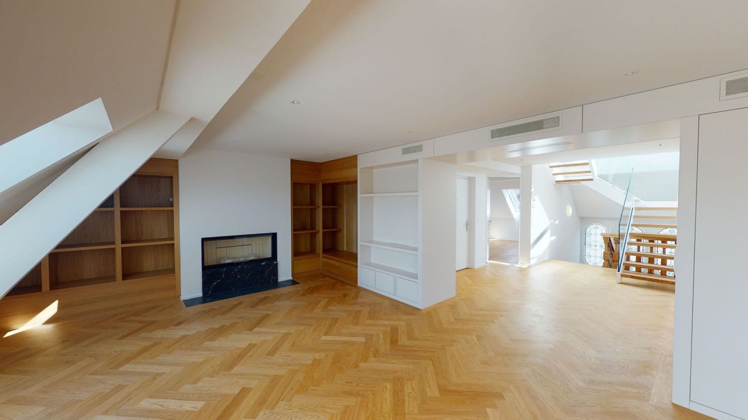 salón moderno blanco y madera con chimenea, diseño de salas de estar con chimenea