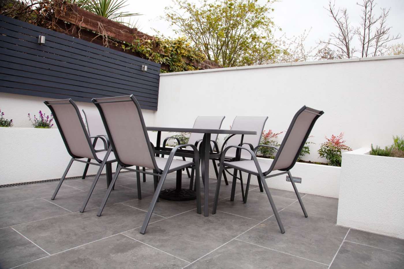 Small patio design with outdoor dinning setup, modern garden furniture