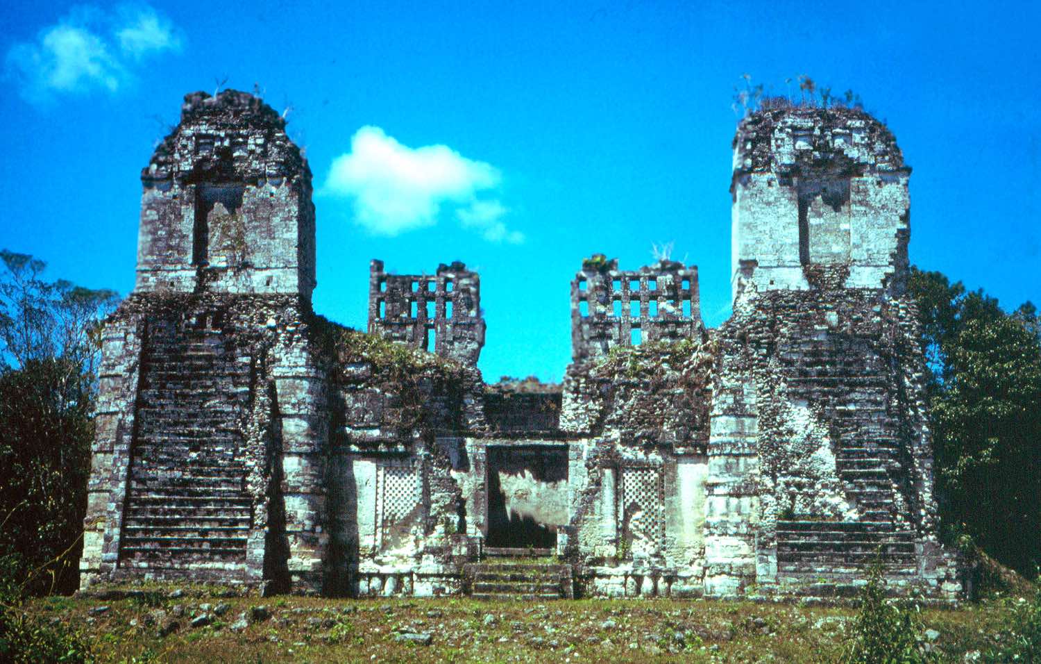 Ruínas mayas de rio bec, arquitectura maya en mexico estilo río bec