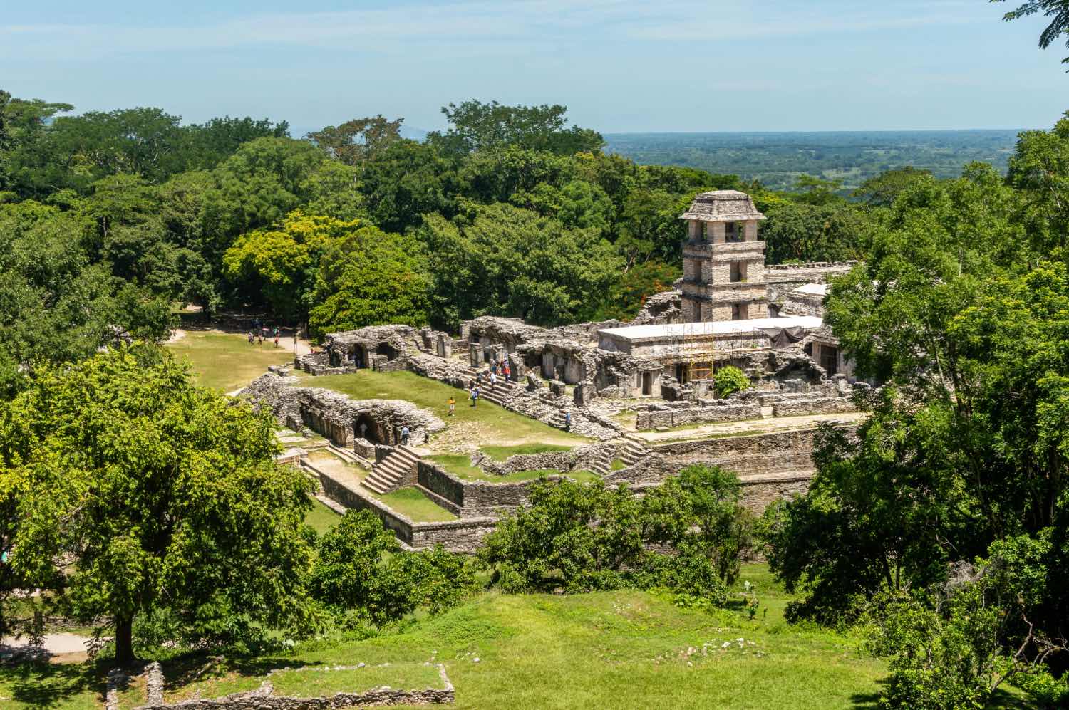 Arquitectura maya: Palacio de Palenque, Chiapas, México. ruinas mayas